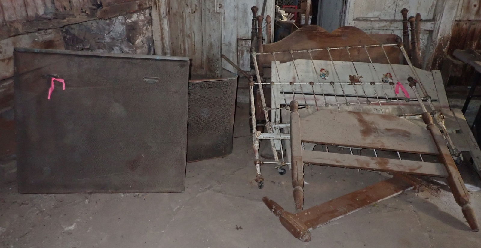 Beds & Fireplace Screens: Take what you want and leave the rest. NO in house shipping !