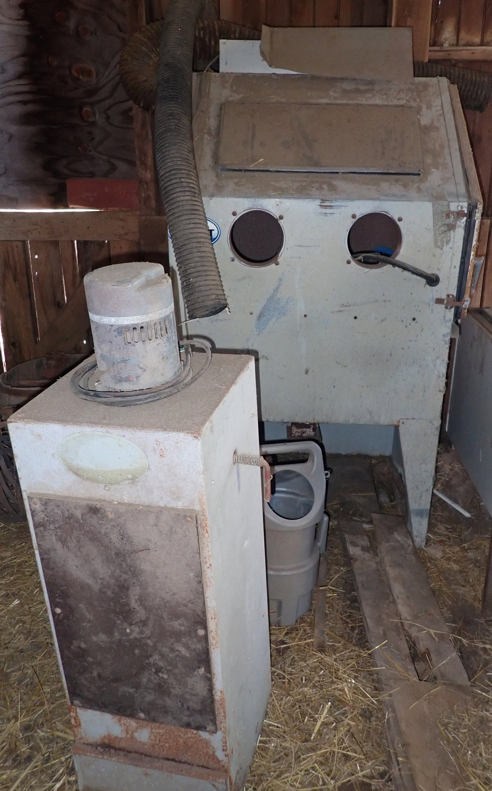 Skat Blast Dry Blast System: Apprx 36" x 28 1/4" x 65" tall. No in house shipping ! Bring proper help to load !