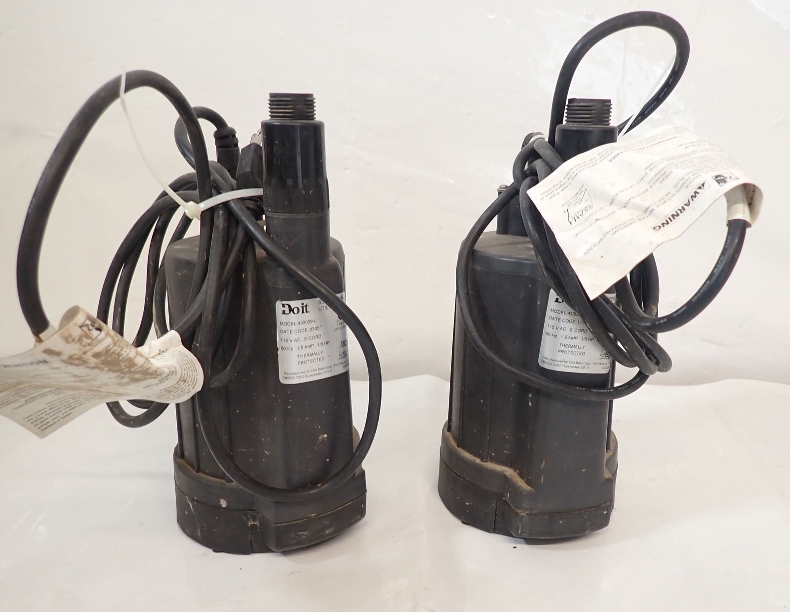 2 Do It Submersible Utility Pumps (1 of 2)