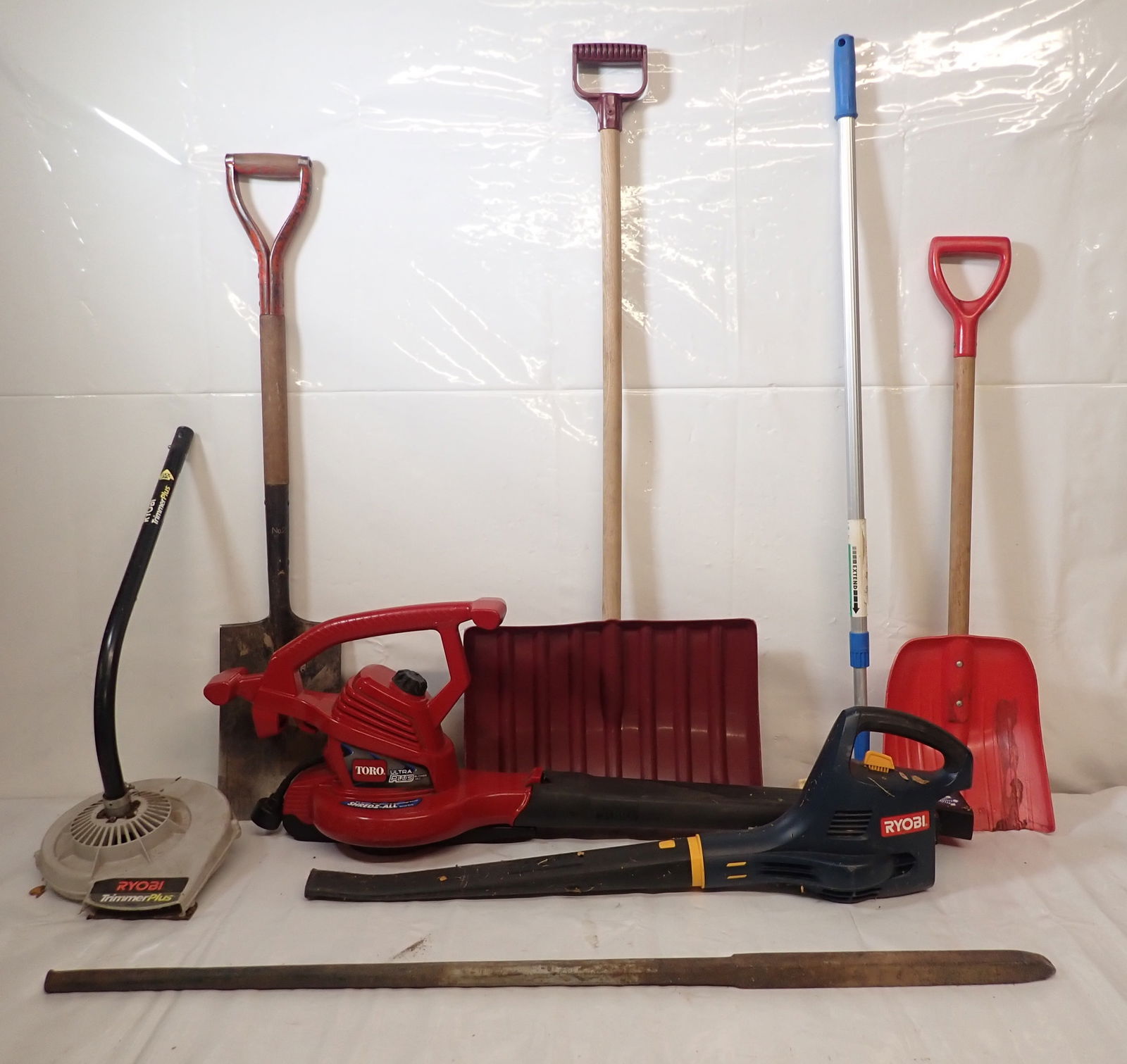 Ryobi & Tori Leaf Blowers , Shovels , & Shale Bar (1 of 5)