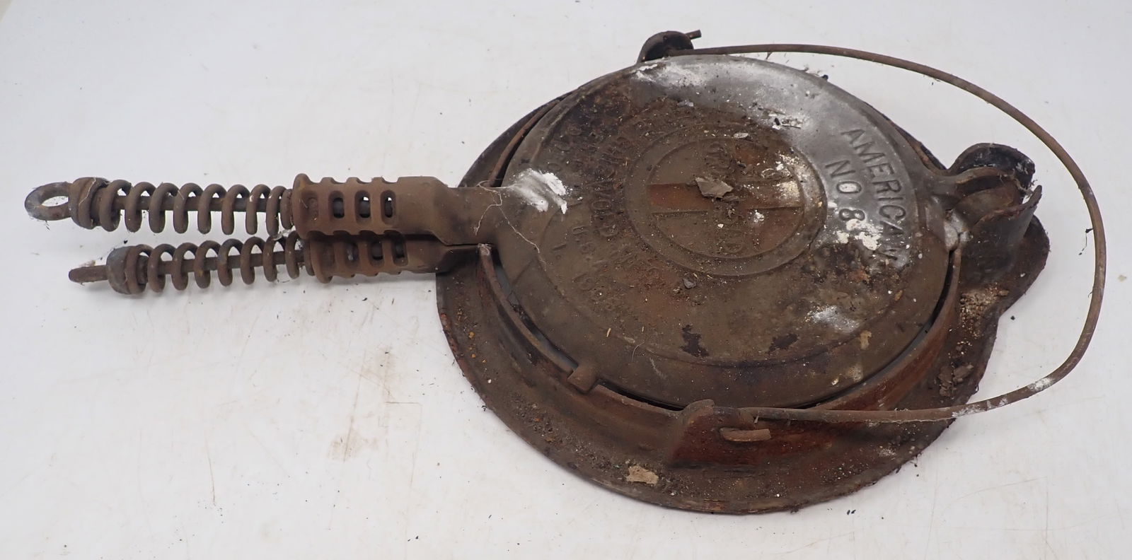 1908 Griswold American No. 8 Waffle Iron (1 of 6)
