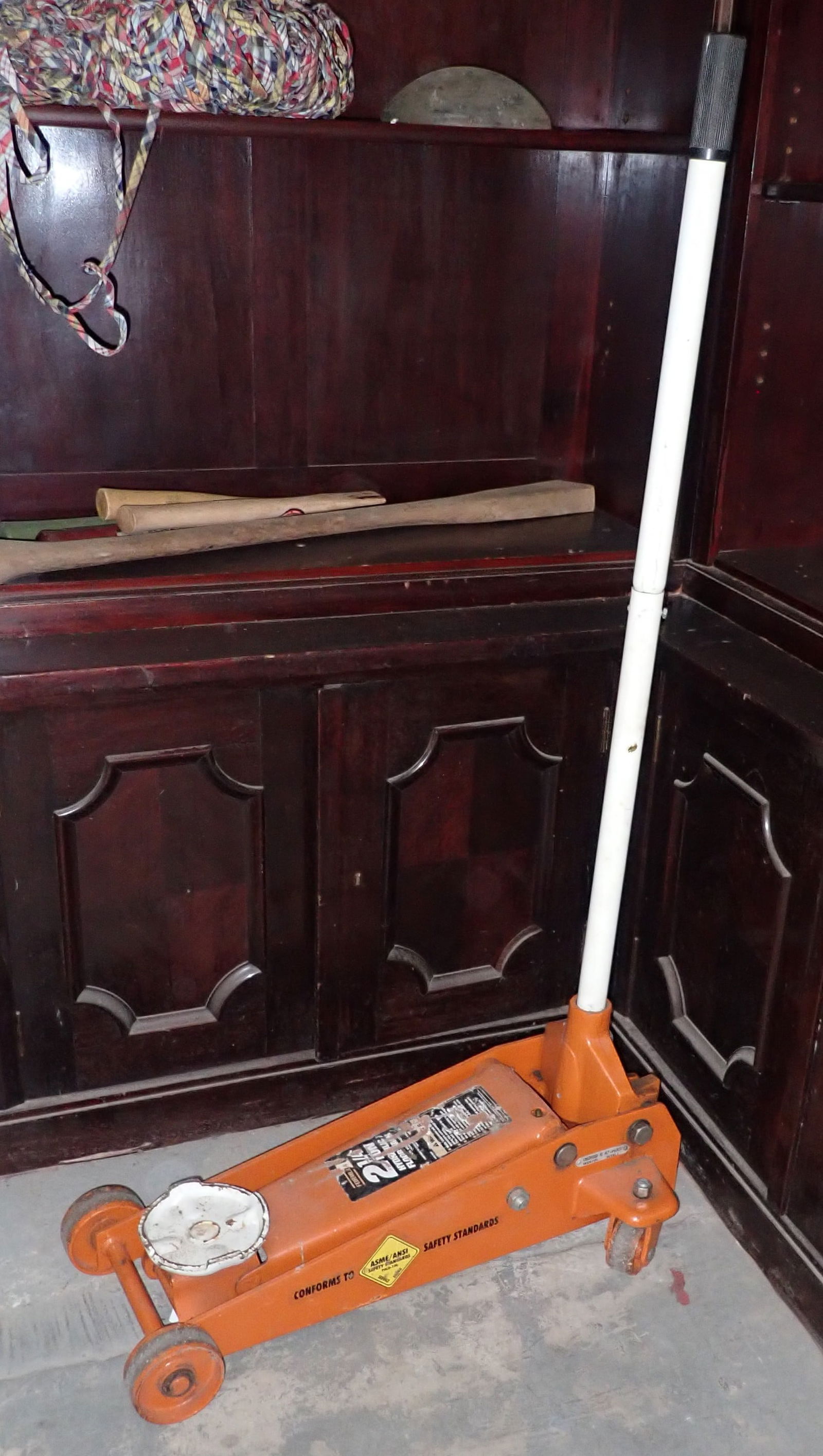 Formula 2 1/4 Ton Floor Jack (1 of 3)