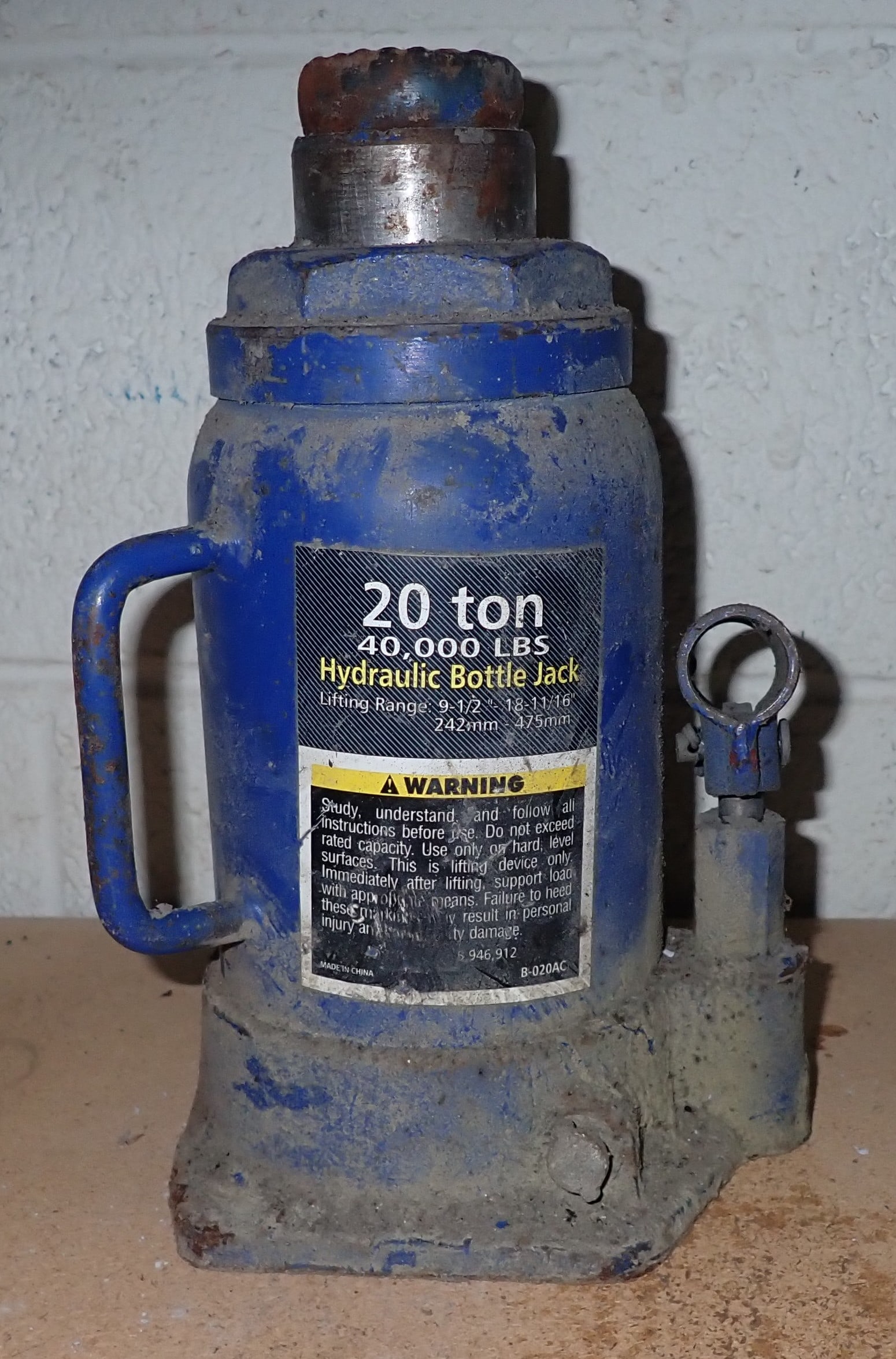 20 Ton Hydraulic Bottle Jack (1 of 1)