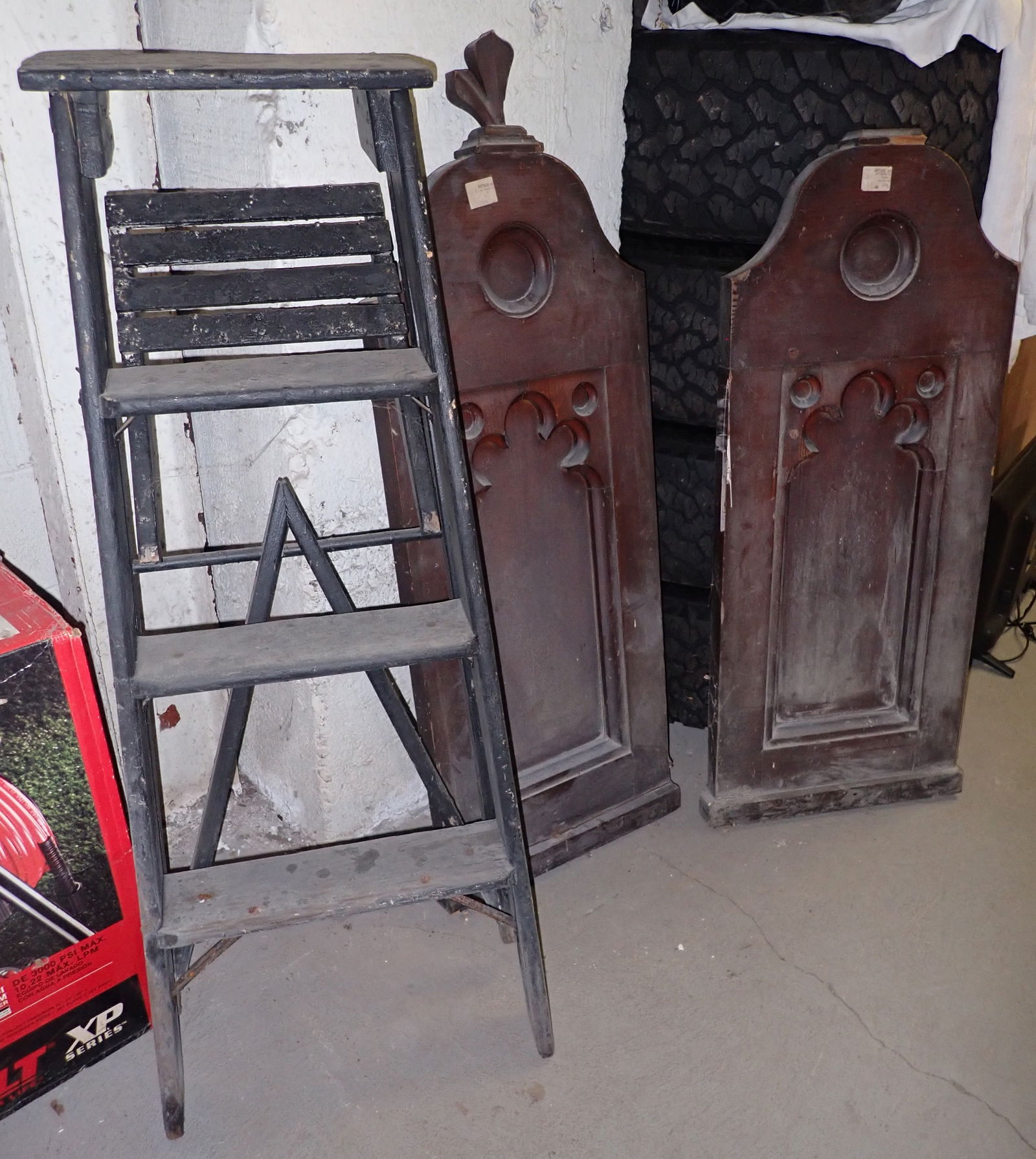 2 Wooden Panels & Step Ladder (1 of 4)