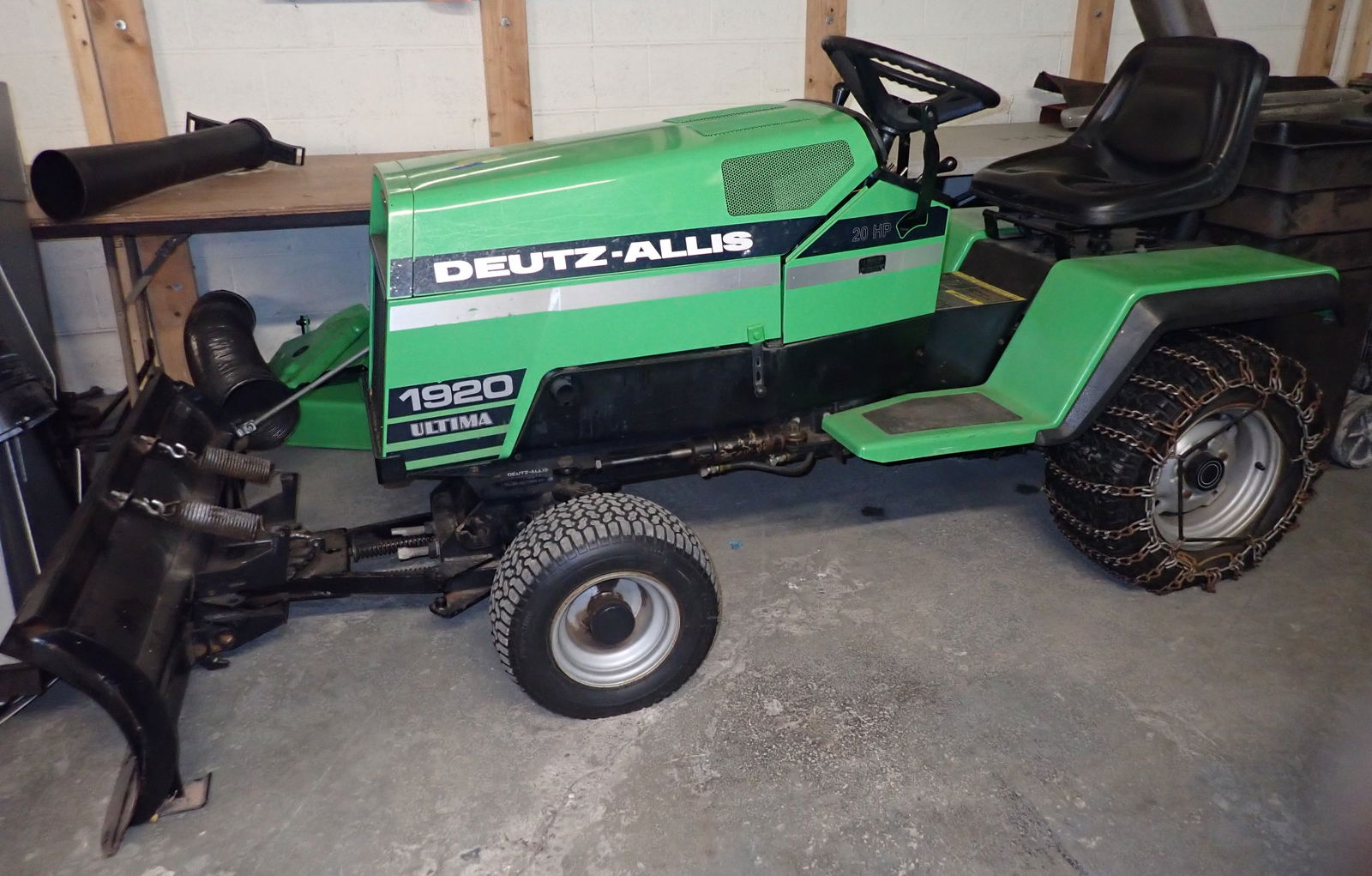 Deutz Allis 1920 Ultima Garden Tractor w/ Deck & Plow (1 of 20)