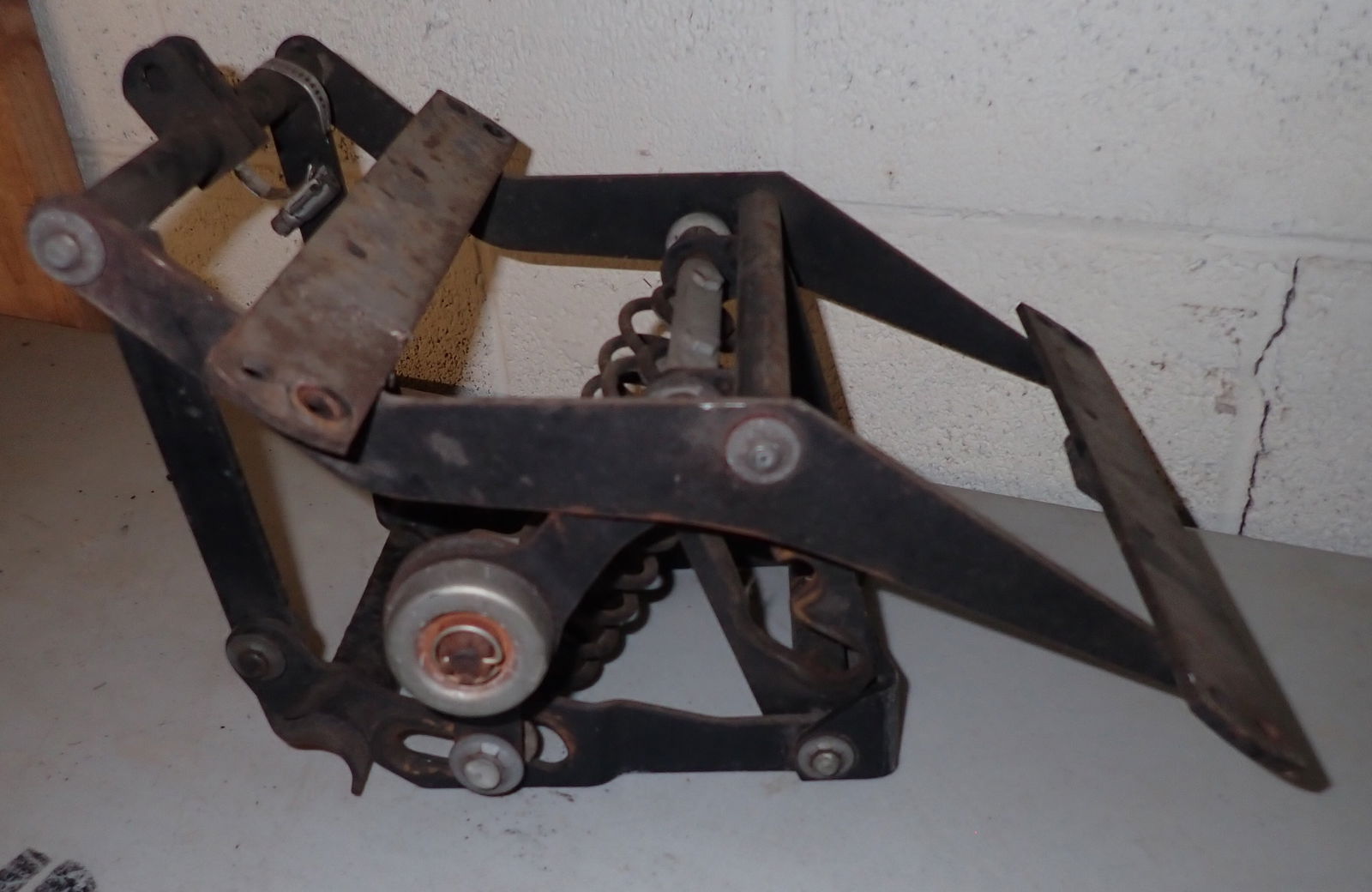 Harley Davidson Shovel Head Buddy Seat Spring (1 of 6)