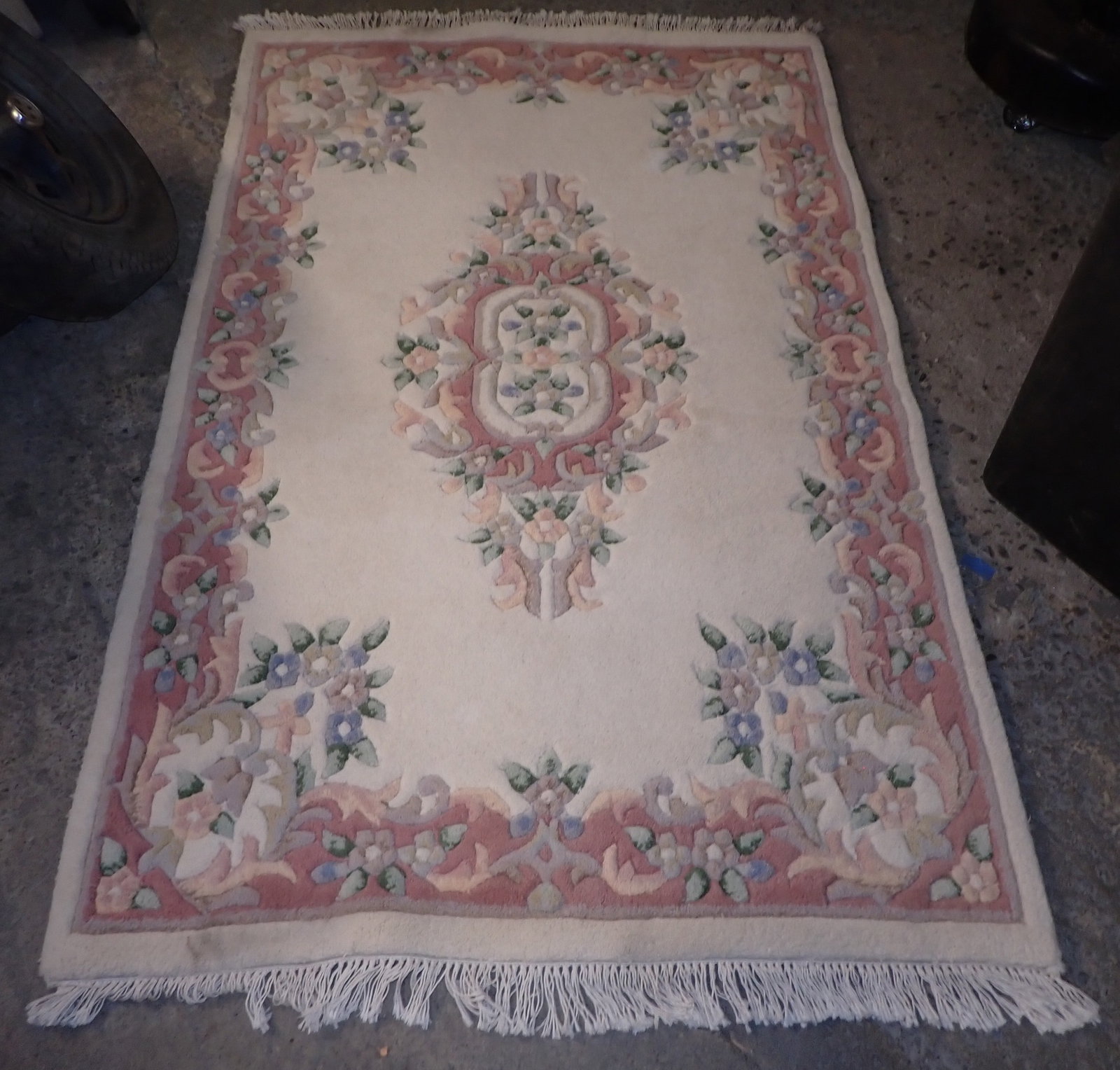 Oriental Area Rug: Approx 47" x 78". No in house shipping !