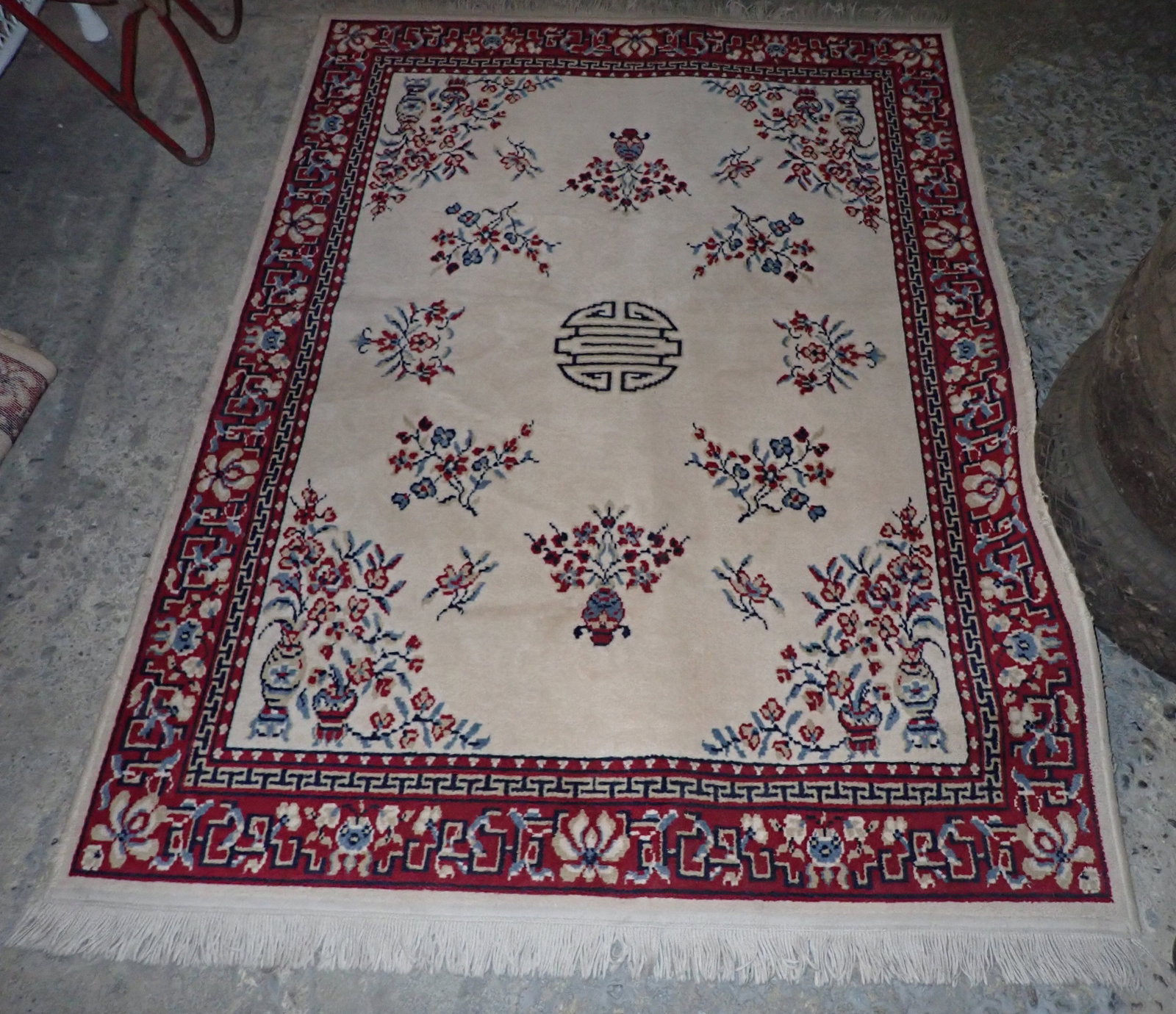 Oriental Style Area Rug: Approx 48" x 69". Shipping available