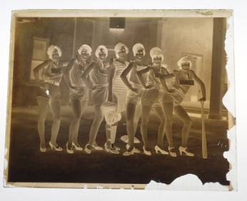 Yankees & Braves Baseball Women w/ Bat Glass Negative