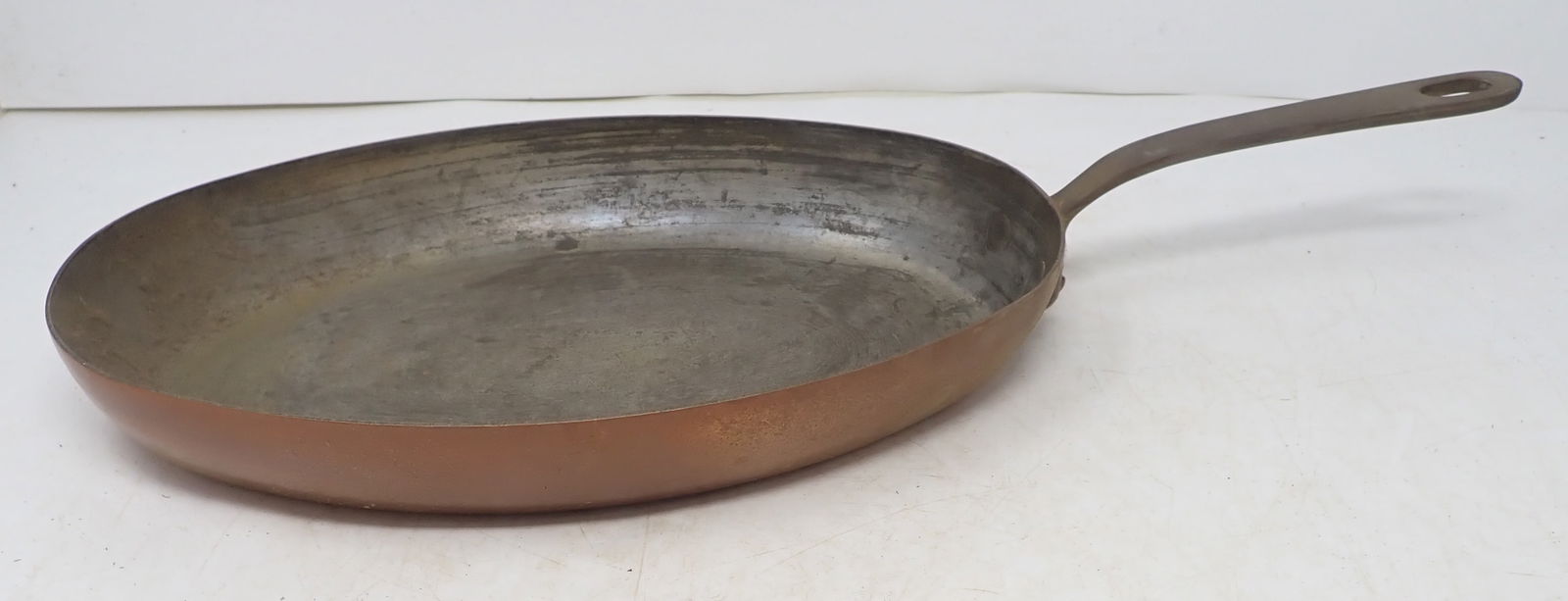 Waldow Copper Oval Fish Pan: Apprx 7 7/8" x 17 7/8" (end of pan to end of handle) x 1 5/8"