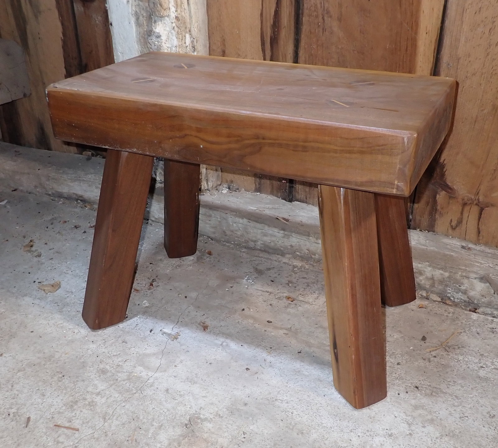 Plank Bench: Apprx 12 3/8" x 22 1/2 x 17 3/8" tall. Plank is approx 3 1/2" thick !