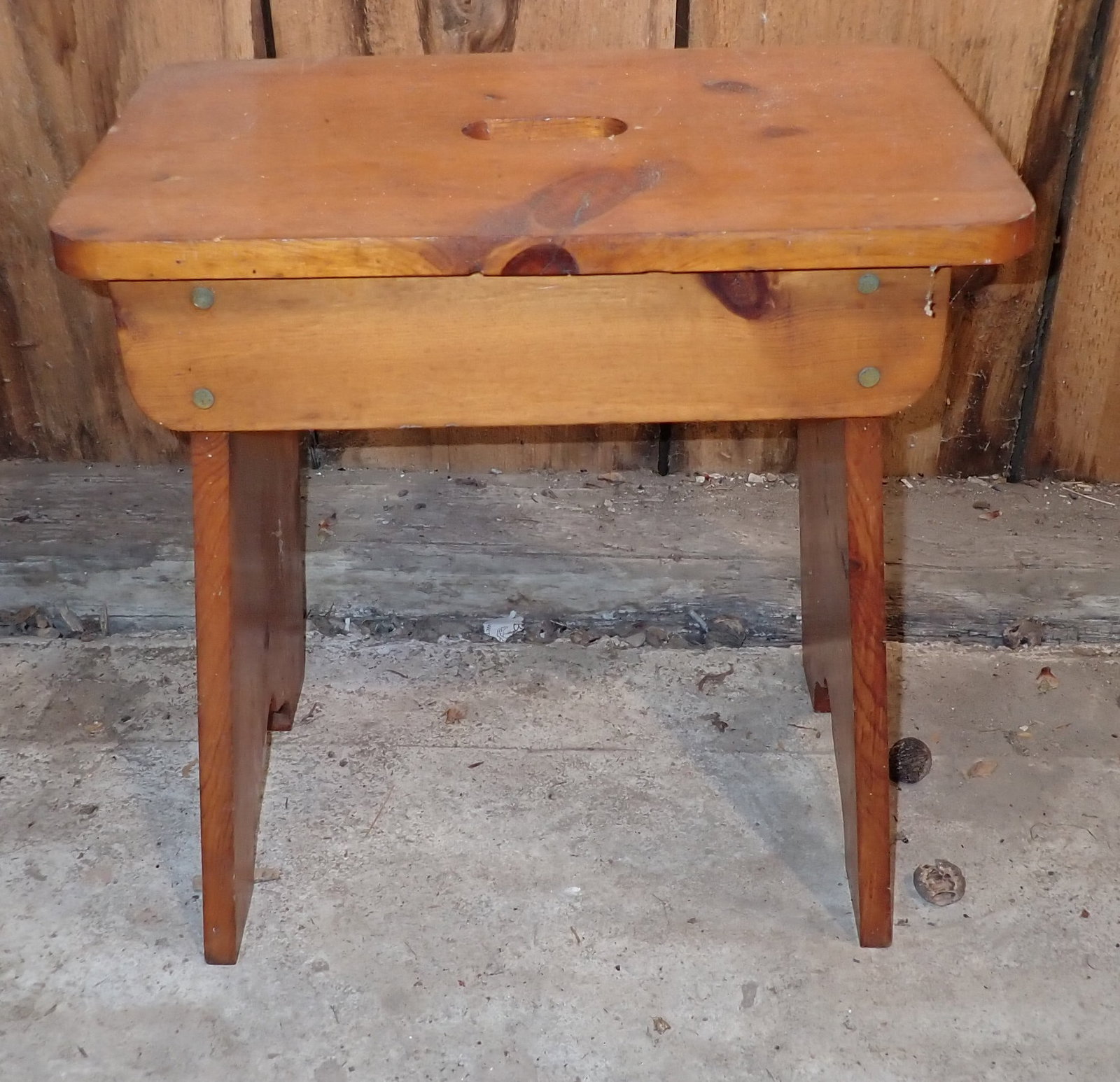 Bench: Approx 11 1/4" x 18" x 18 1/2" tall. No in house shipping !