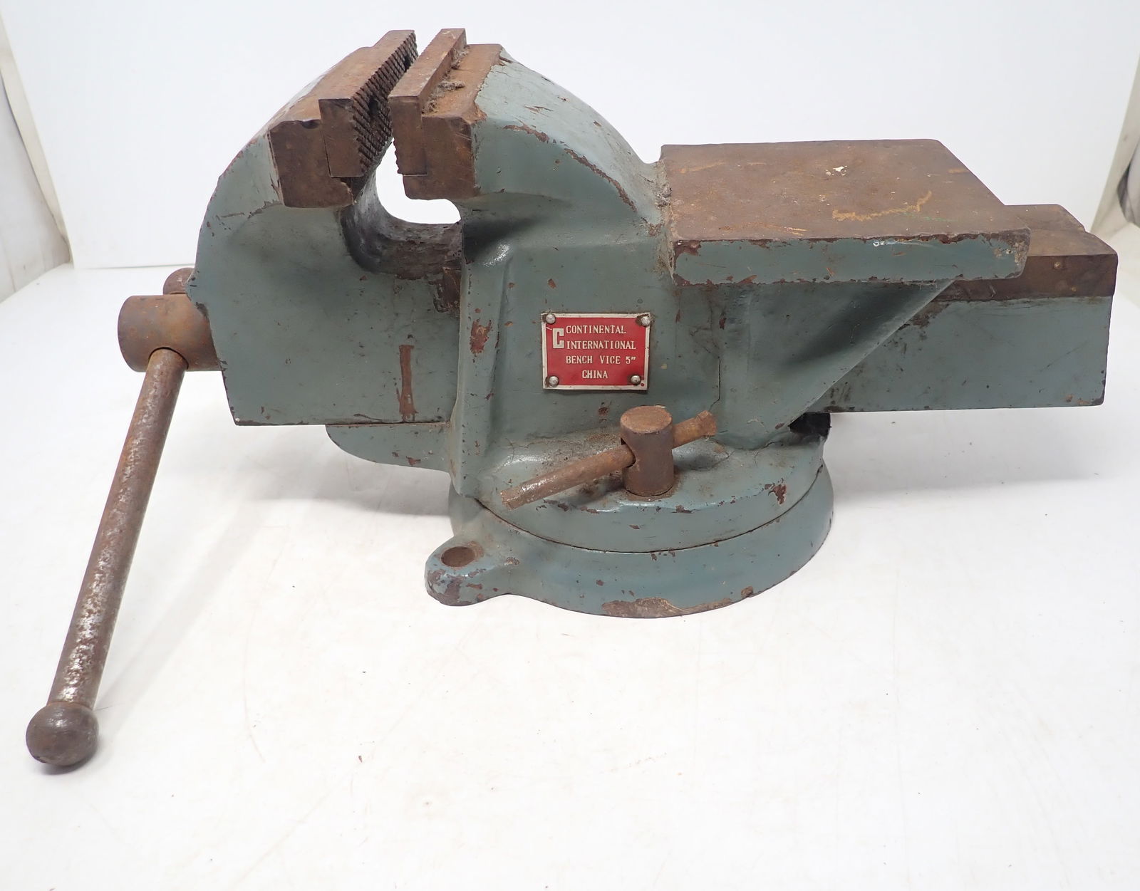 Continental 5" Swivel Bench Vise (1 of 3)