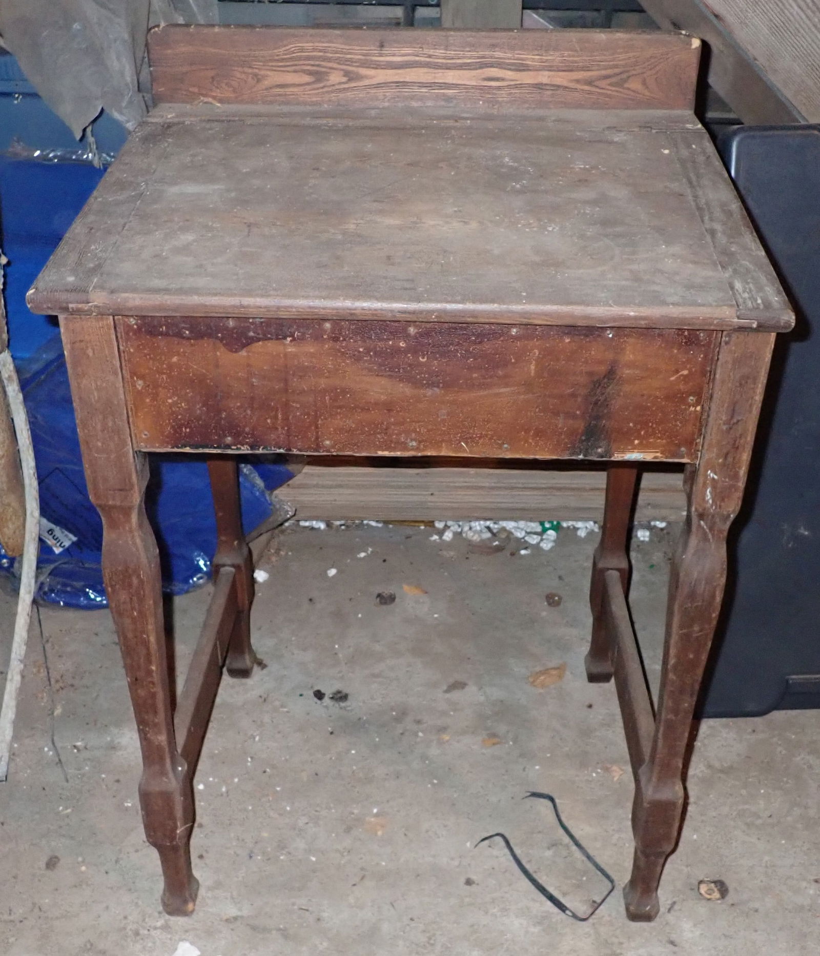 Oak Slant Front Desk: Approx 19" x 24" x 36" tall. No in house shipping !