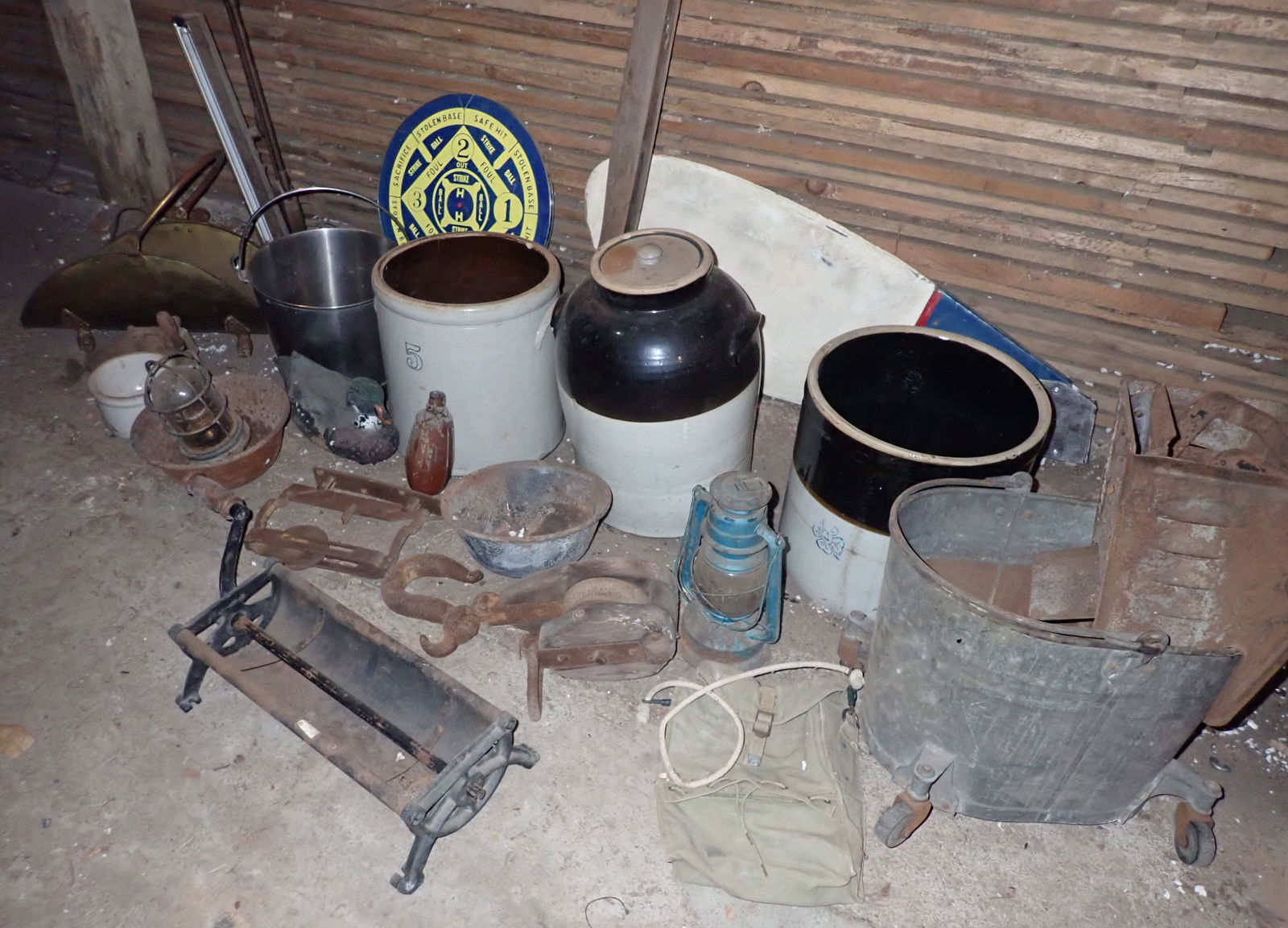 Switch Block , Cast Iron Bowls , Paper Roller & Misc (1 of 12)