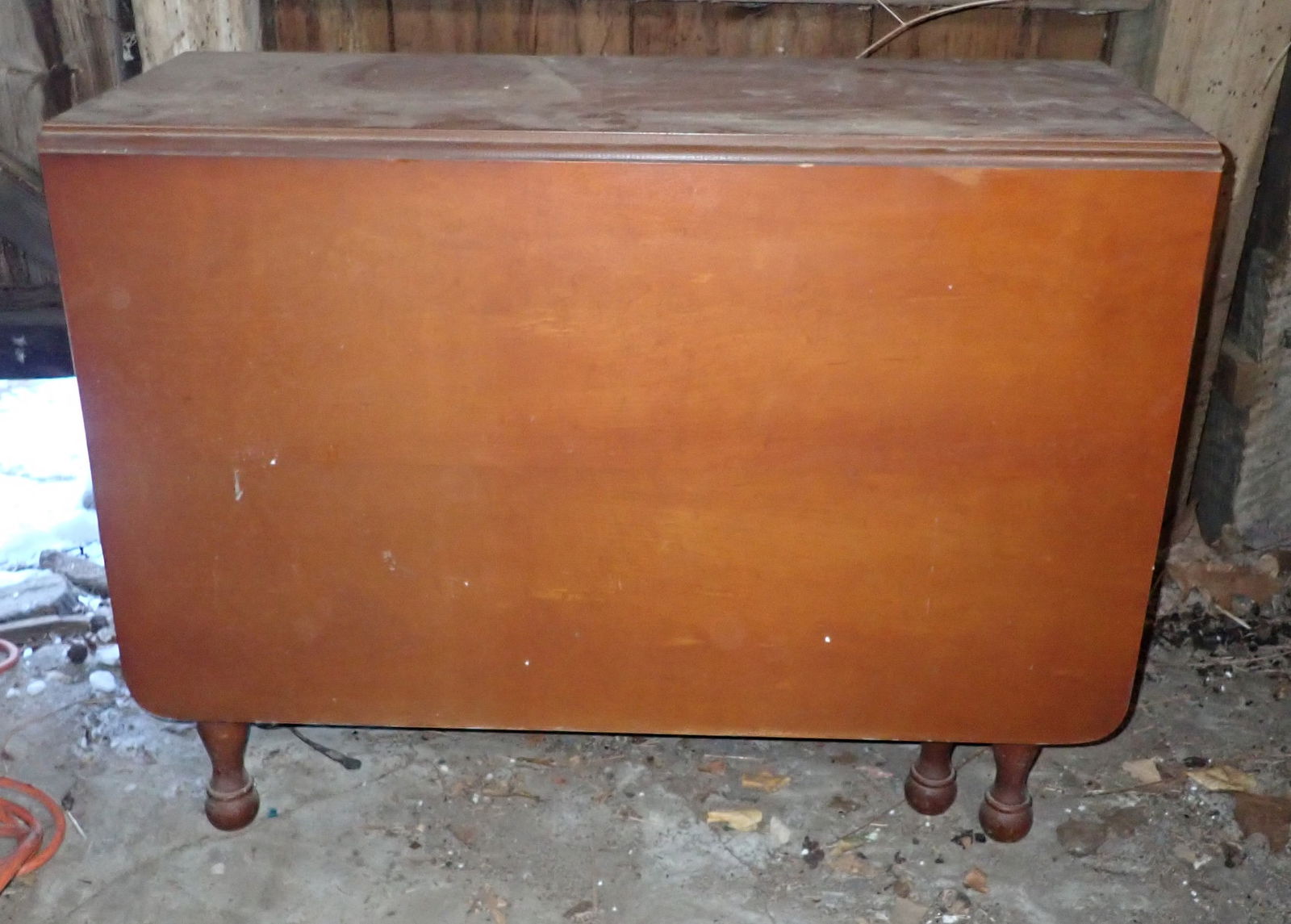 Gate Leg Drop Leaf Table: Apprx 16 1/2" ( Closed) x 39 1/2" x 30" tall. Drop leaves are apprx 23". No in house shipping ! Bring help to remove !