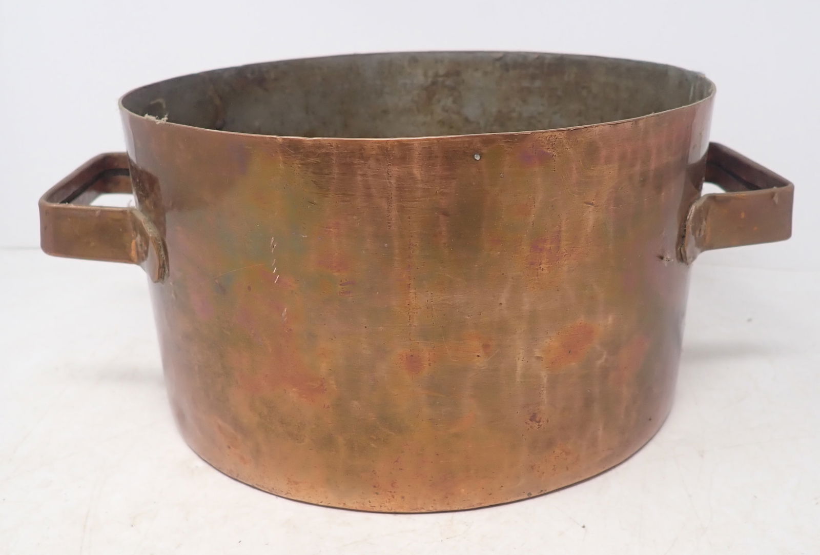 Dovetailed Copper Pot: Approx 8 7/8" in diameter and 5 1/8" tall. Shipping available