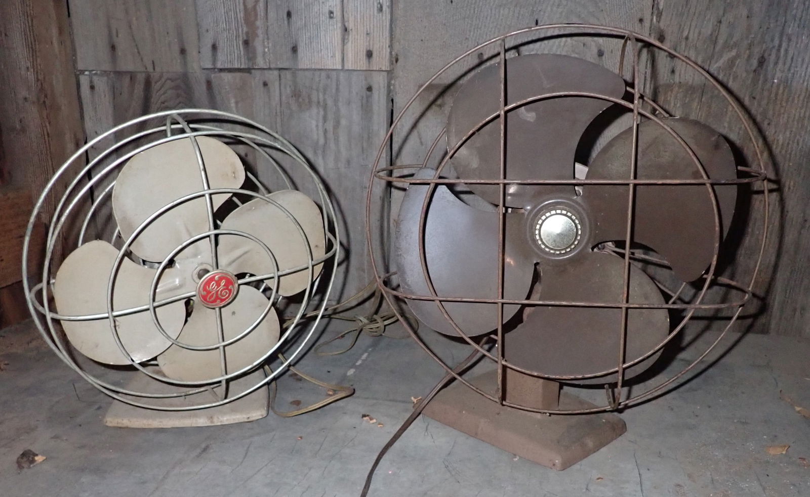2 Vintage Fans incl General Electric: Largest is approx 13" in diameter. No in house shipping !