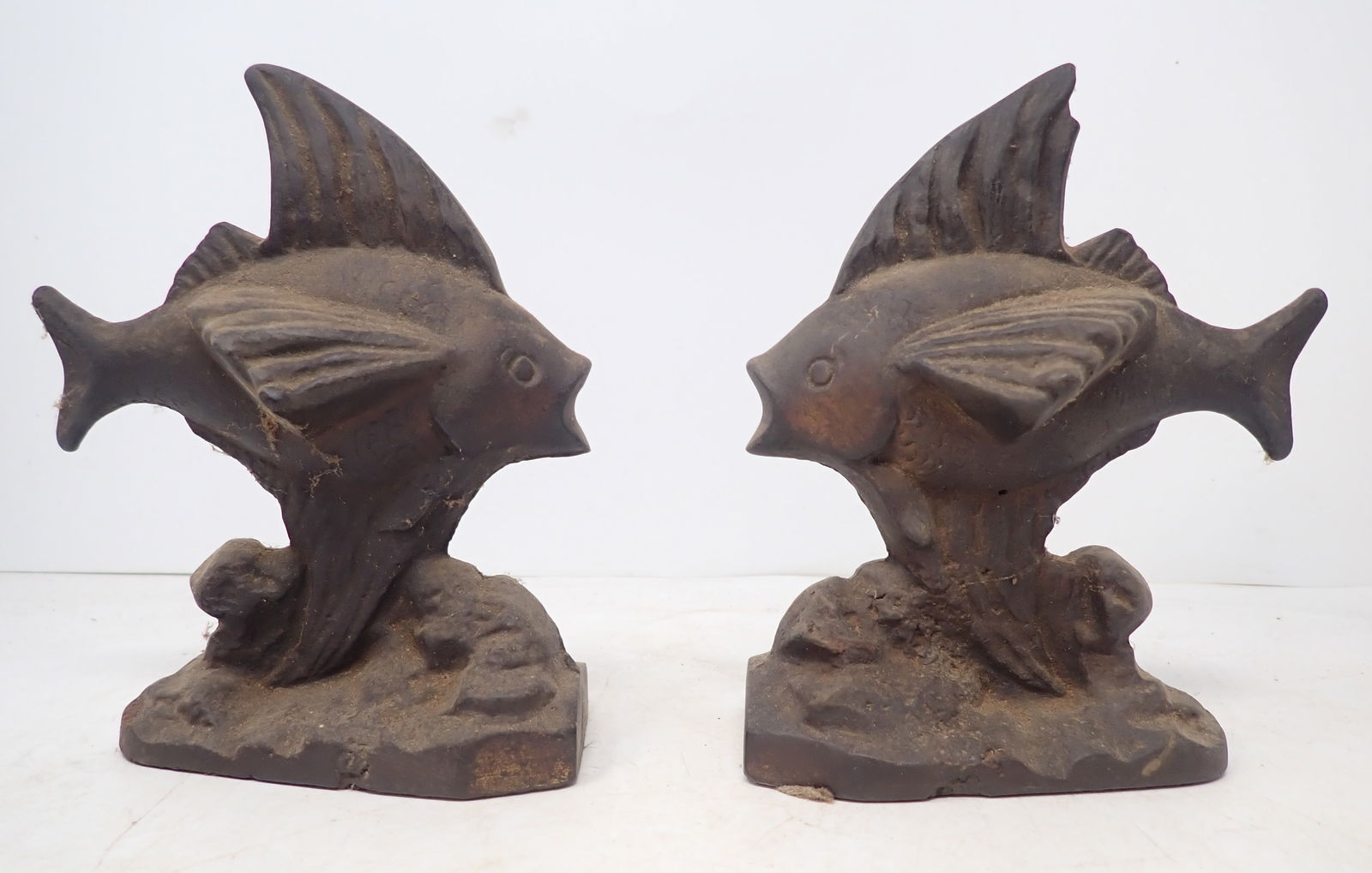 Pair of Cast Iron Fish Bookends: Approx 2 3/4" x 4 1/4" x 6 1/4" tall. Shipping available