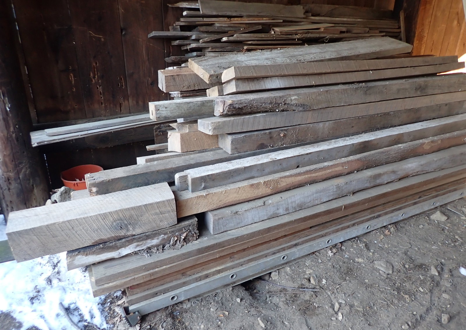 Mixed Lot of Lumber: Take what you want and leave the rest. No in house shipping !