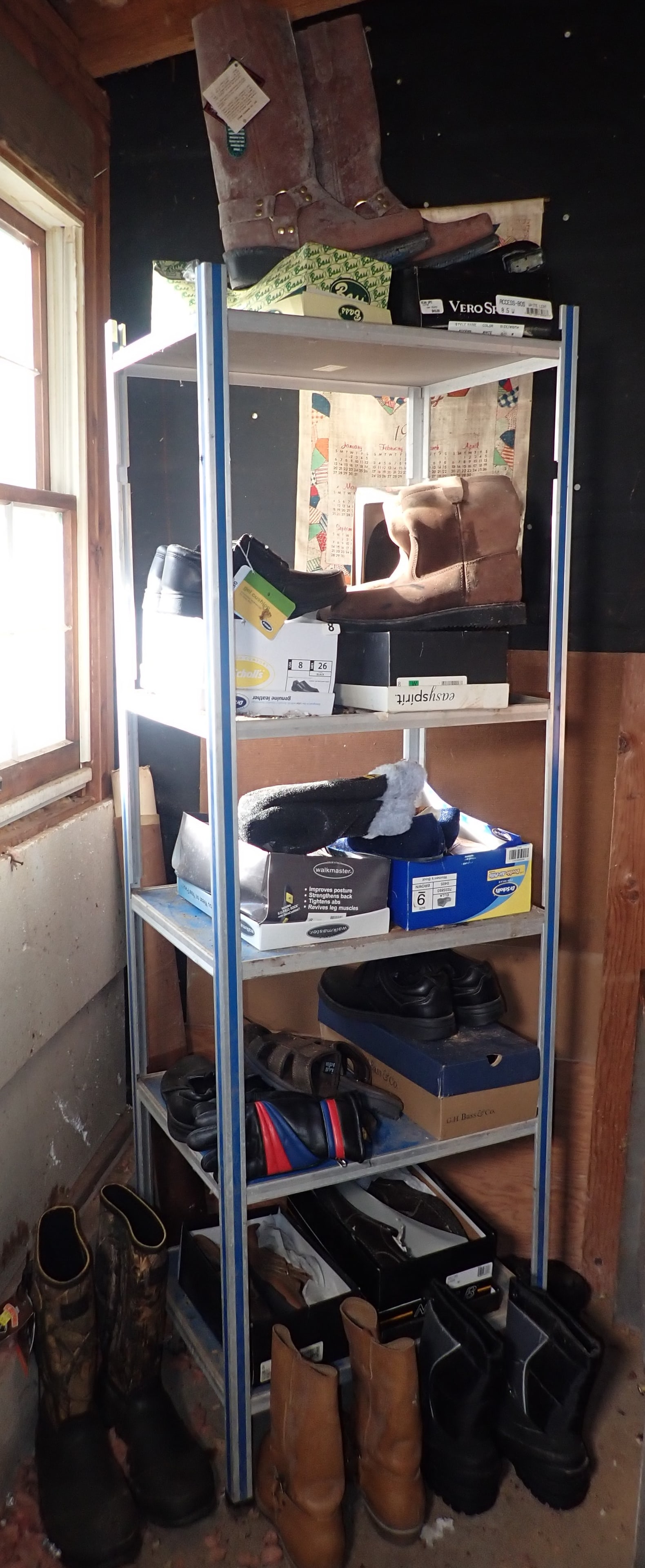 Shelf , Shoes , & Boots (1 of 6)