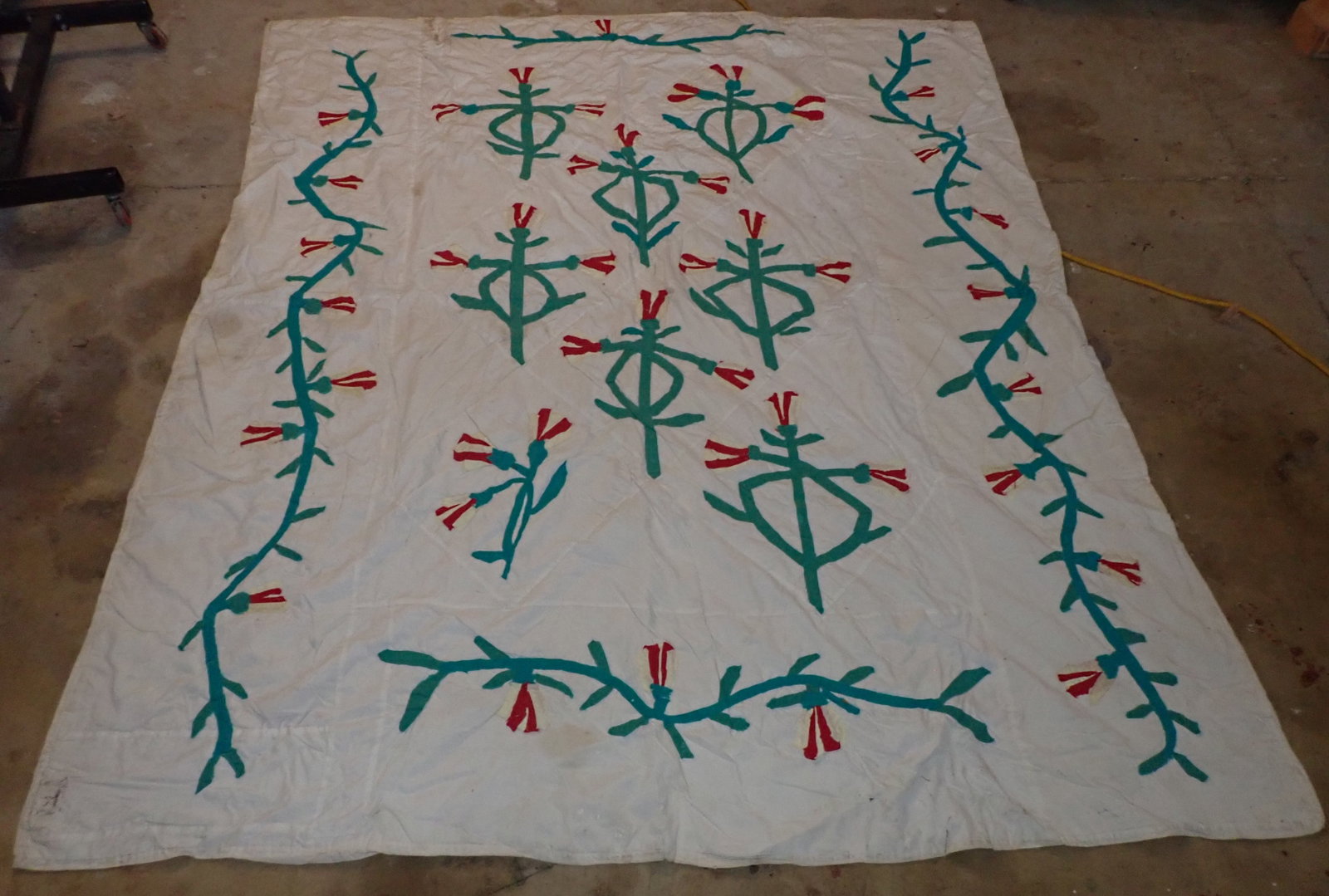 Quilt: Apprx 80" x 90". Shipping available