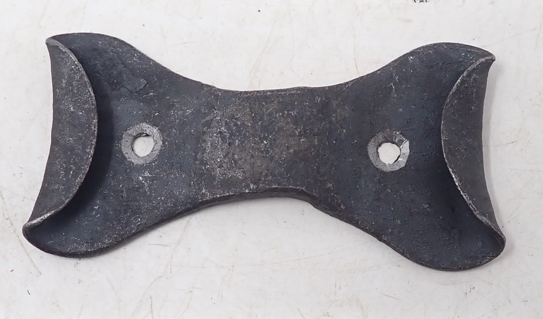 24 Wrought Iron Brackets: Apprx 2 1/2" x 5". Shipping available