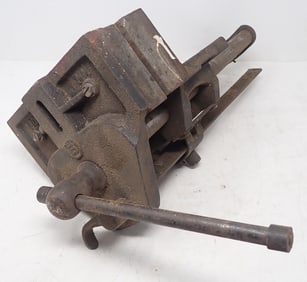 Apex Woodworkers Vise