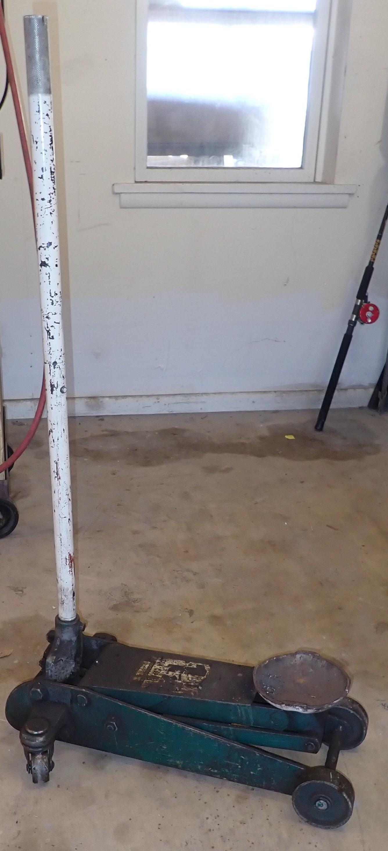 1 1/2 Ton Floor Jack (1 of 2)