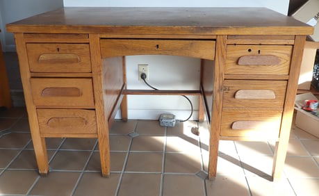 Oak Teachers / Office Desk