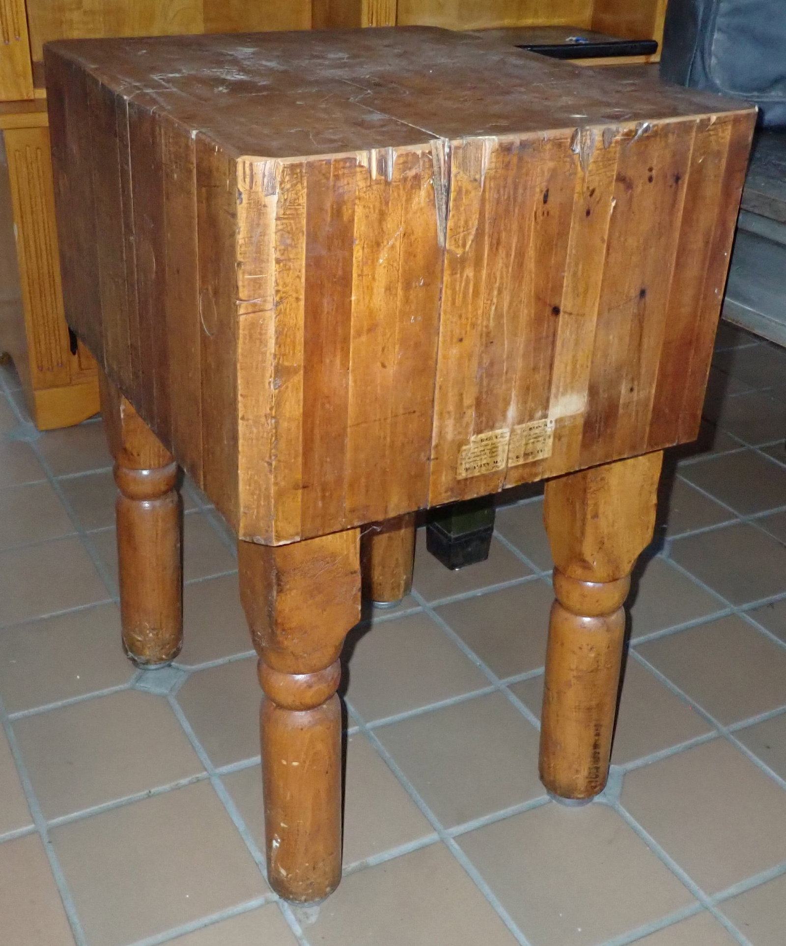 Butcher Block: Approx 20" x 24" x 32 1/2" tall. No in house shipping ! Bring help to load. Do not slide across floor !