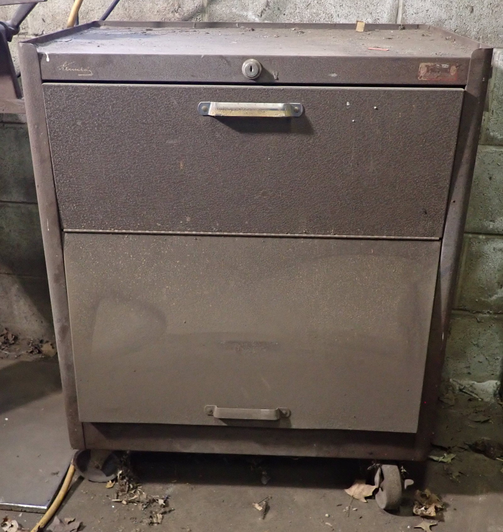 Kennedy Tool Chest: Approx 18" x 27" x 33 3/4" tall. Includes all items in it. No in house shipping !