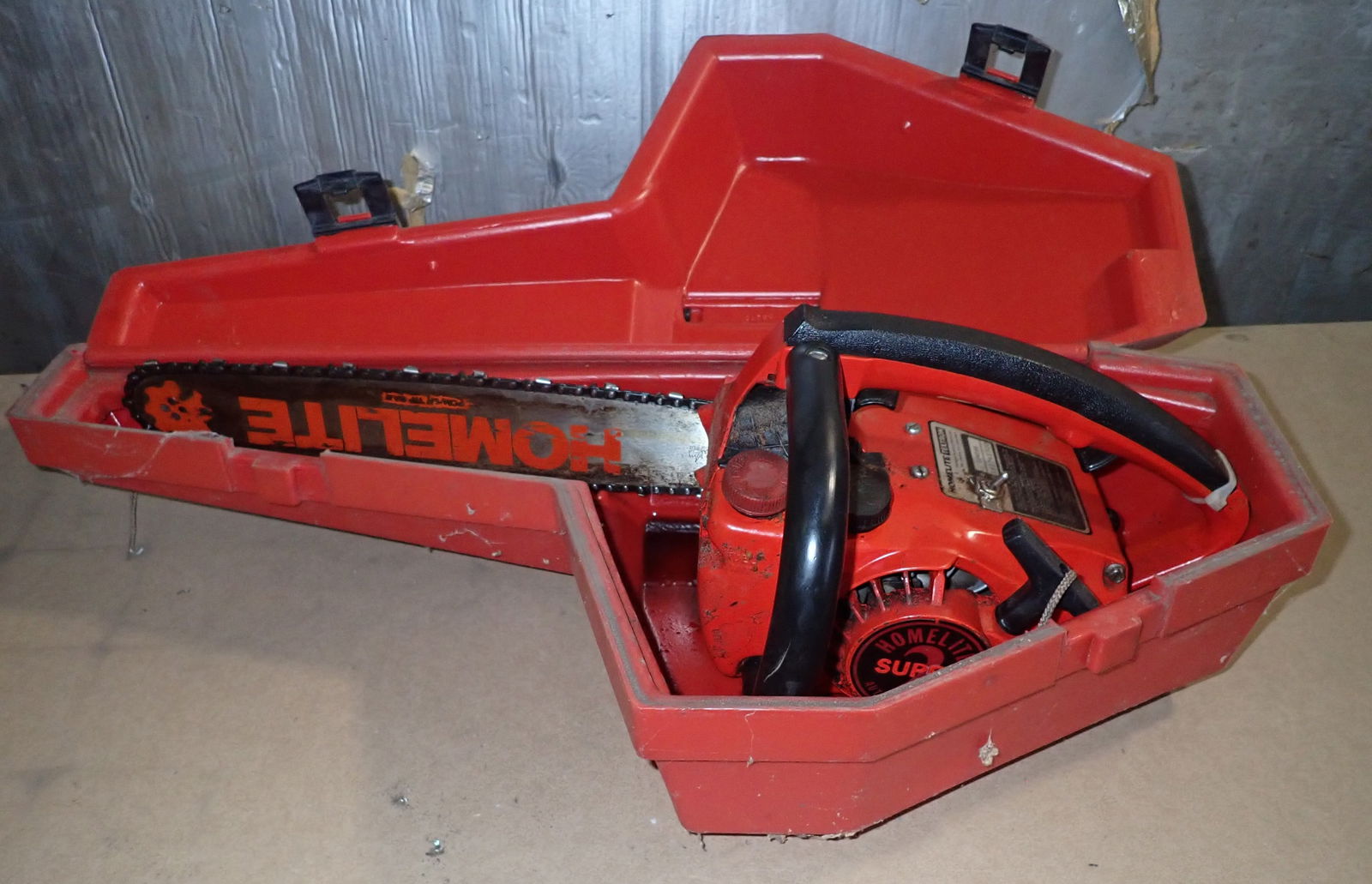 Homelite Super 2 Chainsaw (1 of 3)