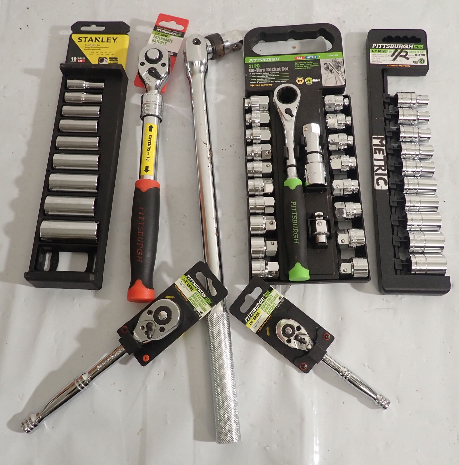 Pittsburgh 1/4" 3/8" Rachets , Sockets , 3/4" Breaker Bar (1 of 4)