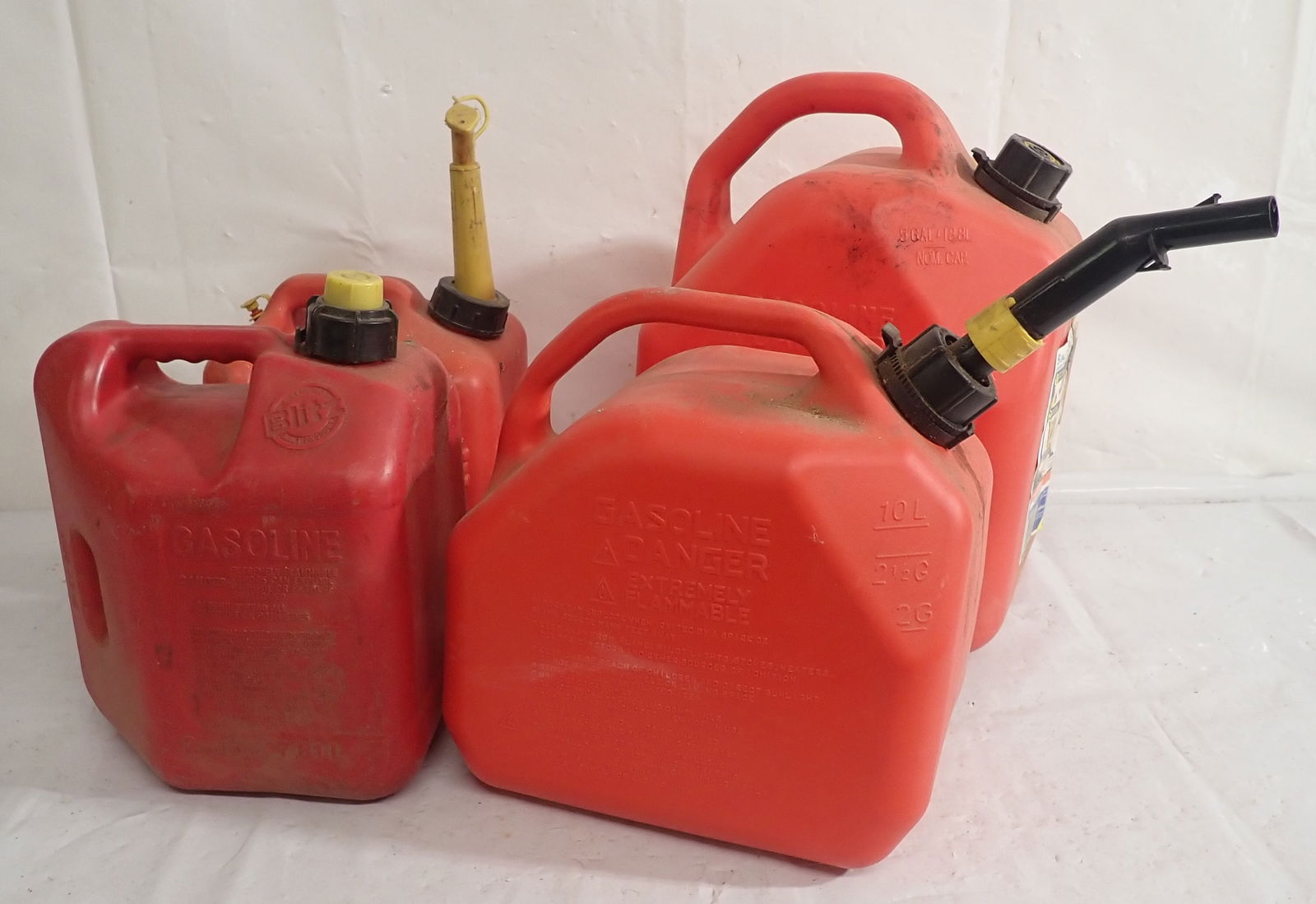 4 Gas Cans (1 of 2)