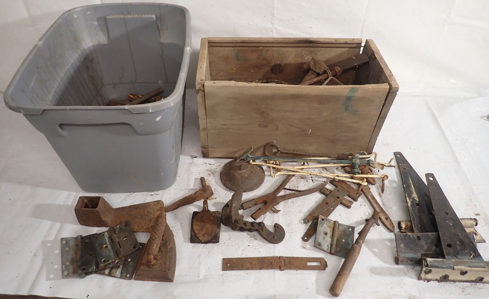 Hinges, Hardware, Taps, Reamers, & Misc (1 of 6)