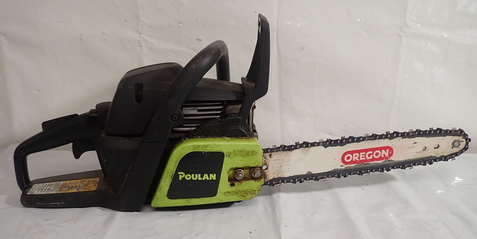 Poulan PL3314 Chainsaw (1 of 2)