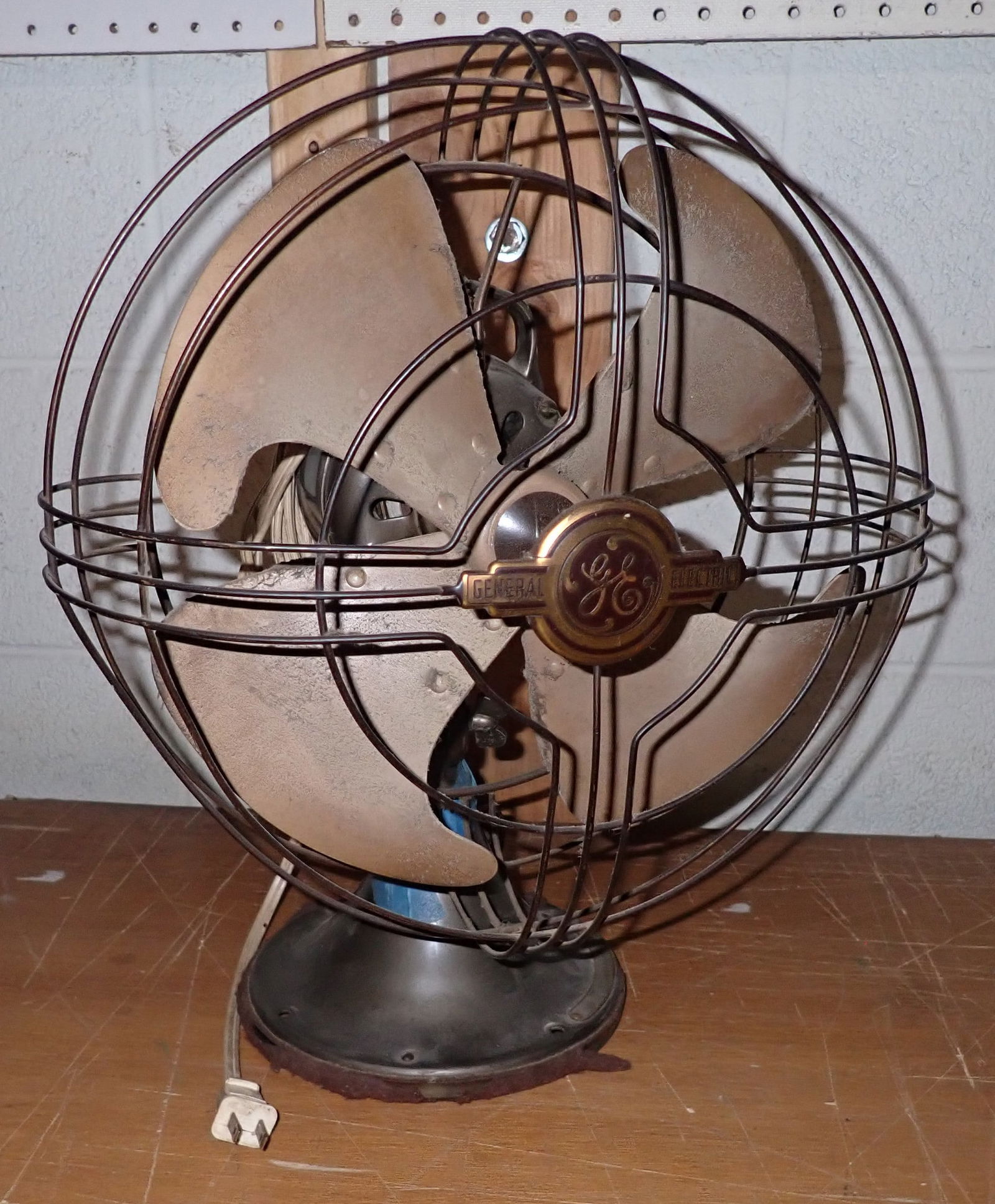 General Electric 4 Blade Fan (1 of 6)