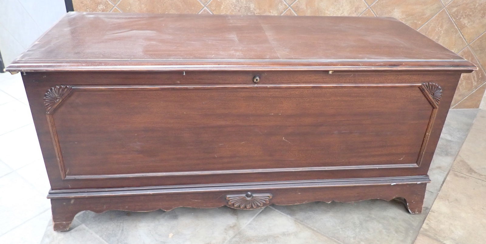 Cedar Chest & Blankets (1 of 7)