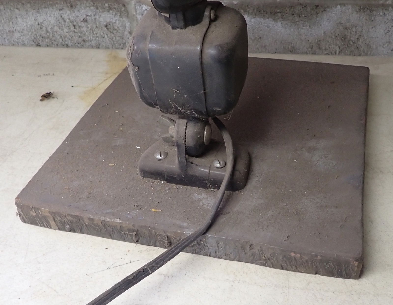 Dazor 2134 Floating Fixture - 2