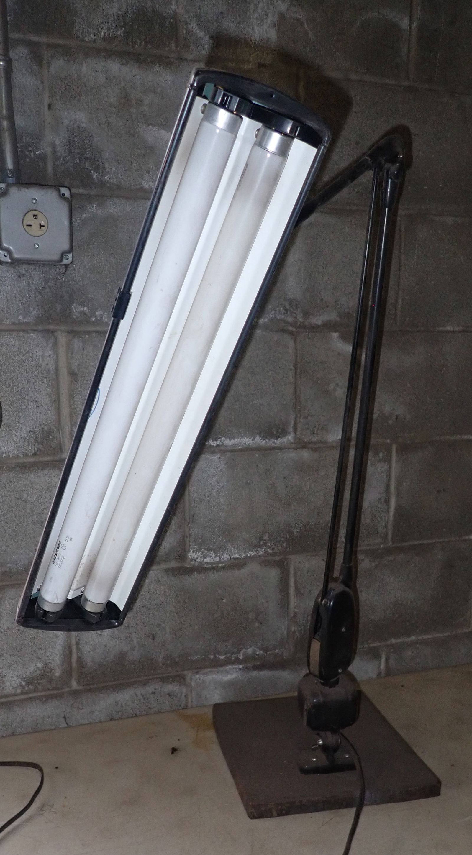 Dazor 2134 Floating Fixture - 4