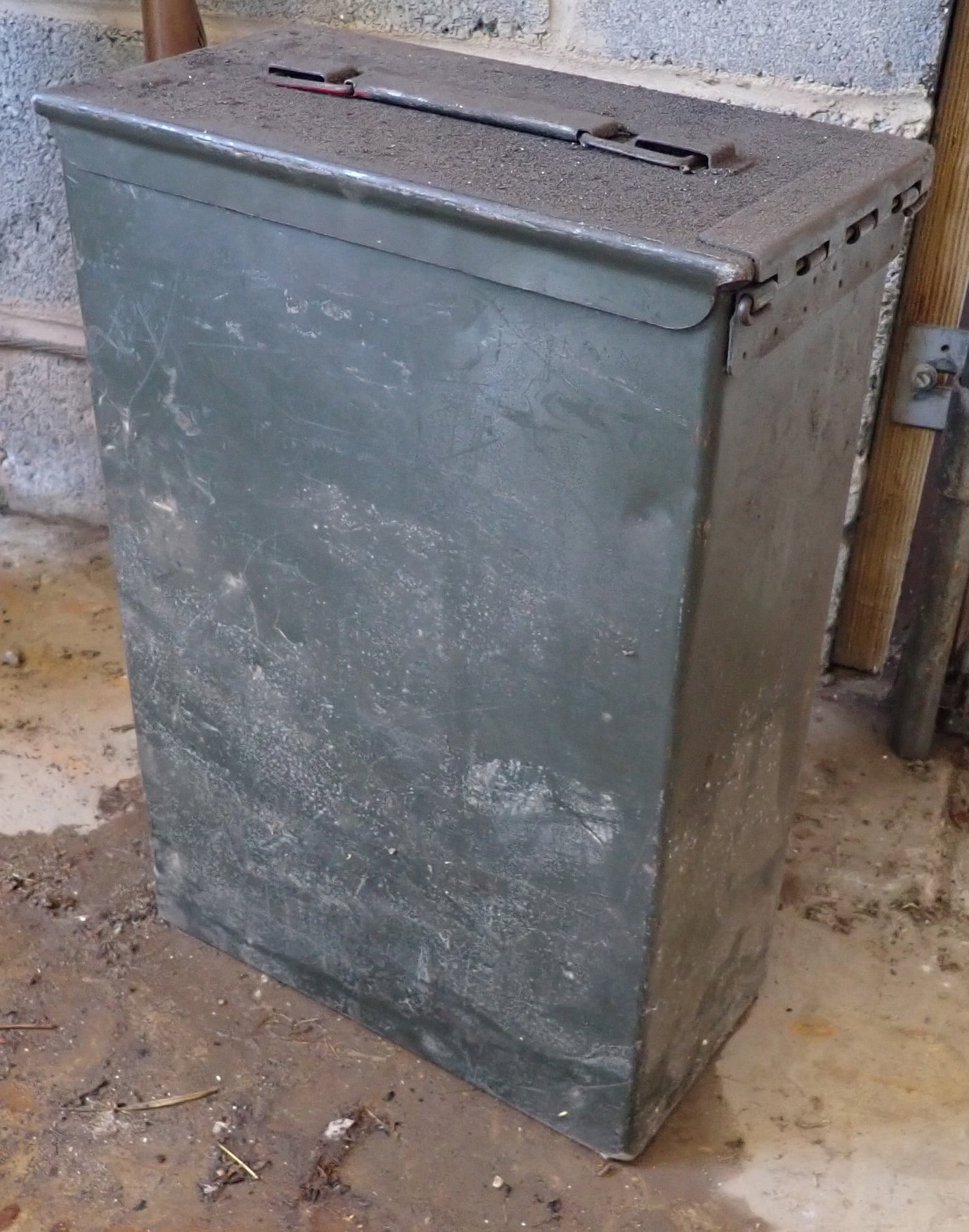 Ammo Box w/ Chain (1 of 2)