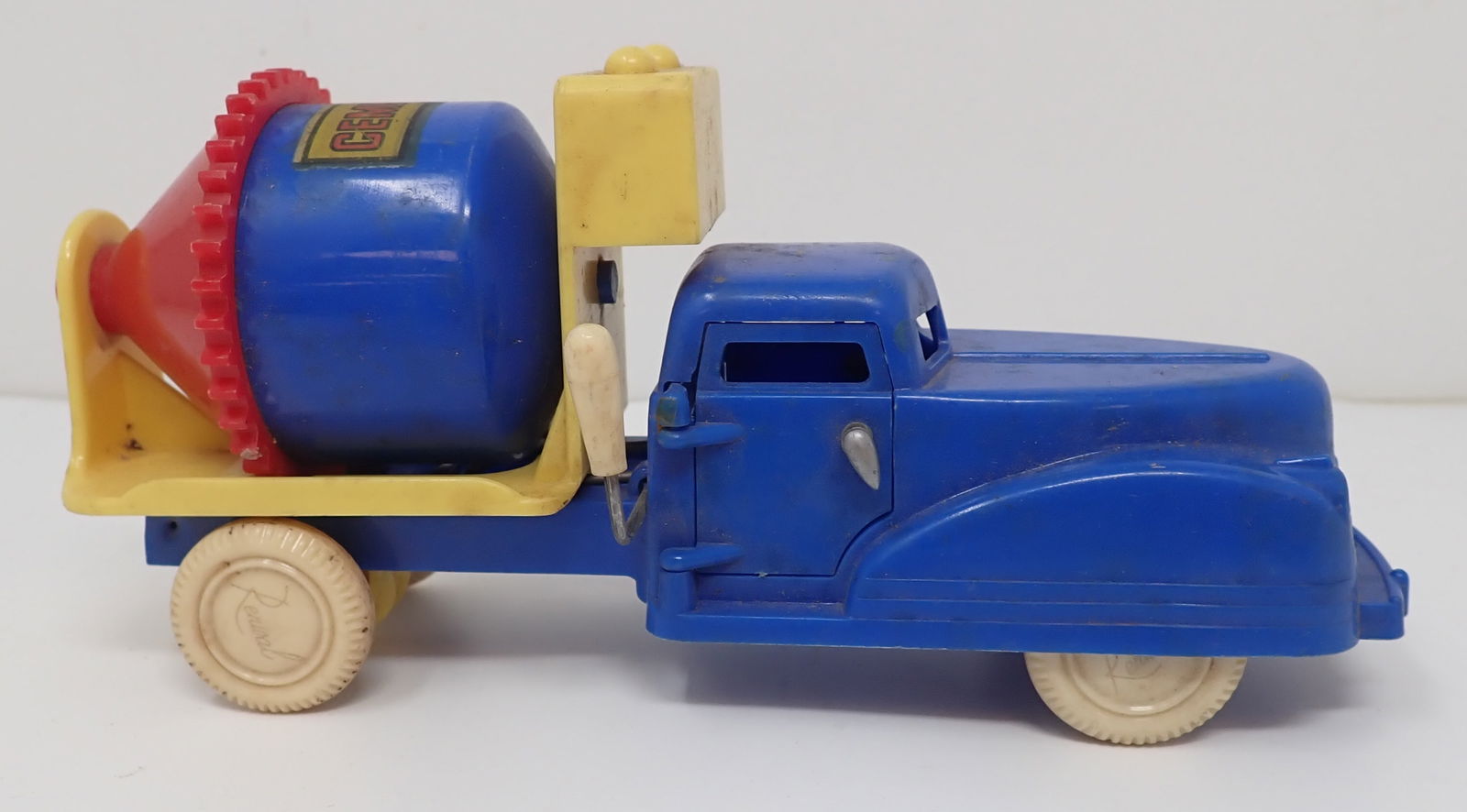 Renwal Plastic Toy Cement Mixer: Approx 6 1/2" long. Shipping available