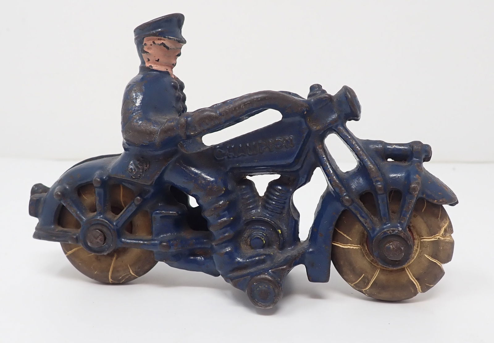 Hubley Champion Cast Iron Police Motorcycle (1 of 5)