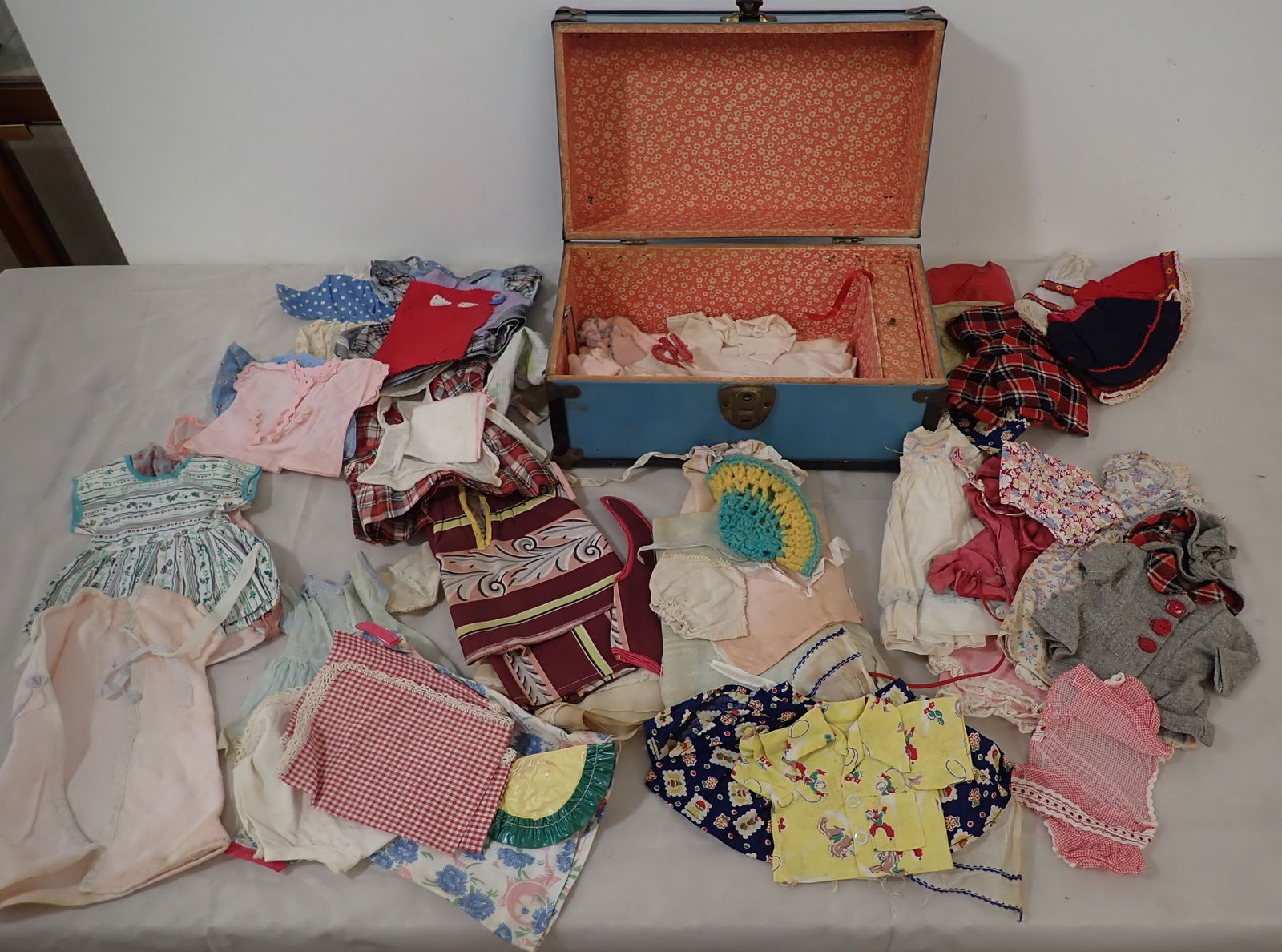 Doll Trunk & Clothes (1 of 9)