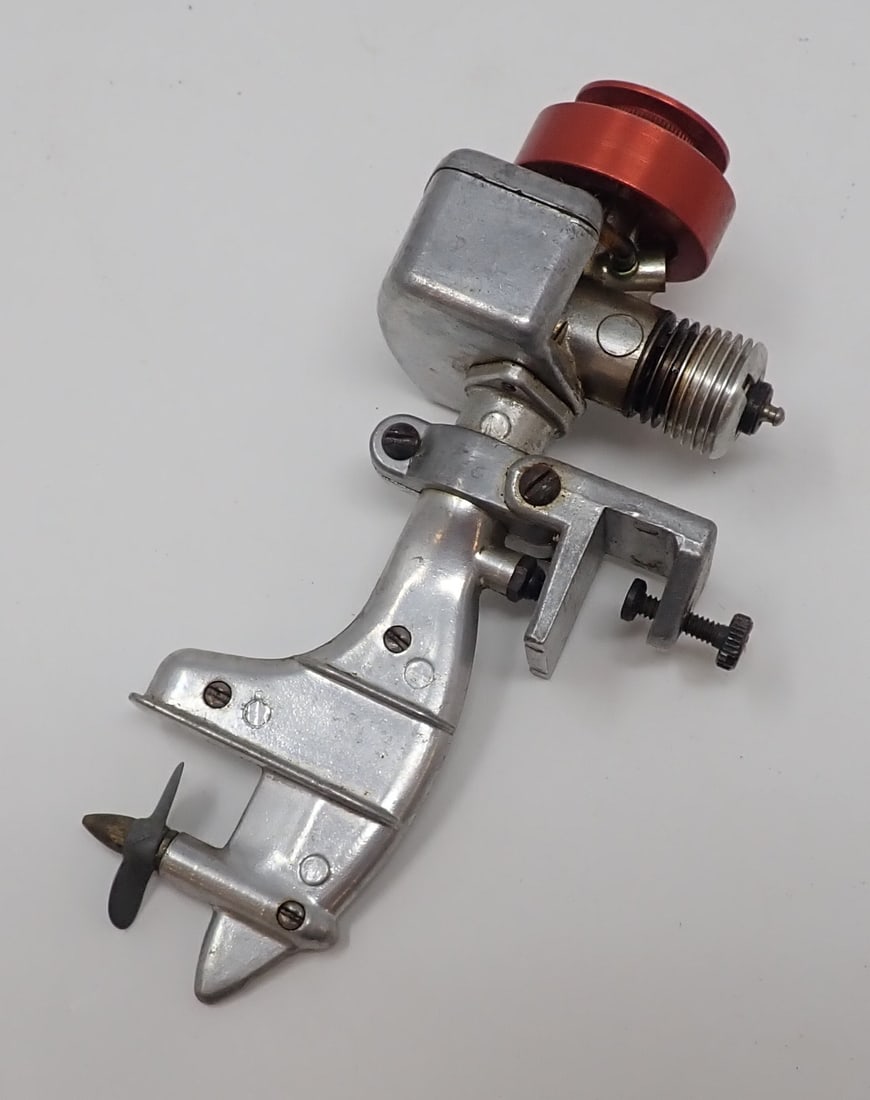 Wen-Mac Model Outboard Boat Motor: Gas engine - Approx 5 3/4" tall. Shipping available