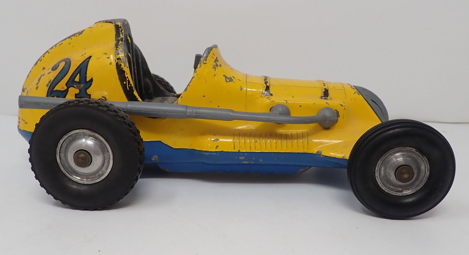 Ray Cox Thimble Drome Champion Tether Car: Apprx 9 1/2" long. Shipping available