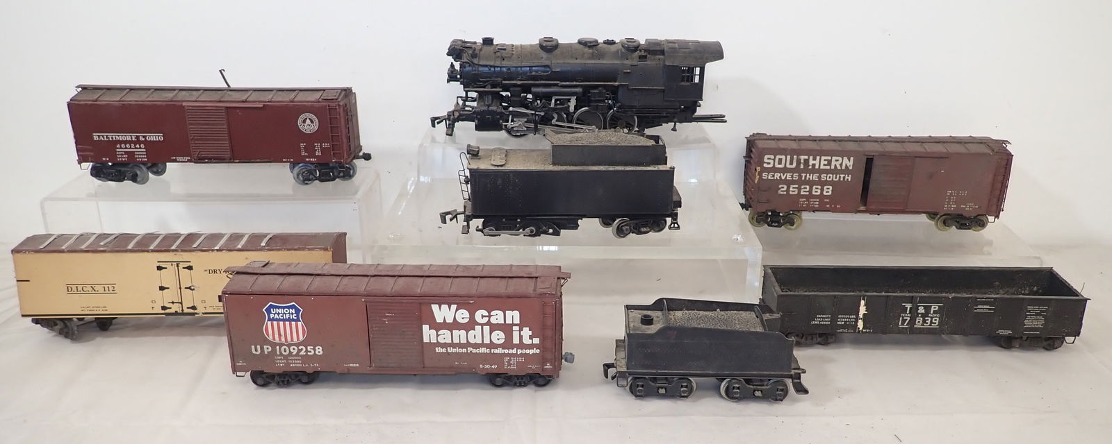 Rivarossi Locomotive & Misc Train Cars: Shipping available ($20 handling charge, plus postage)