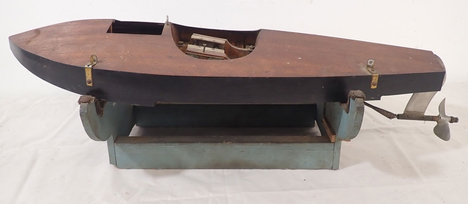 Model Wooden Boat: Apprx 10" x 27". No in house shipping !