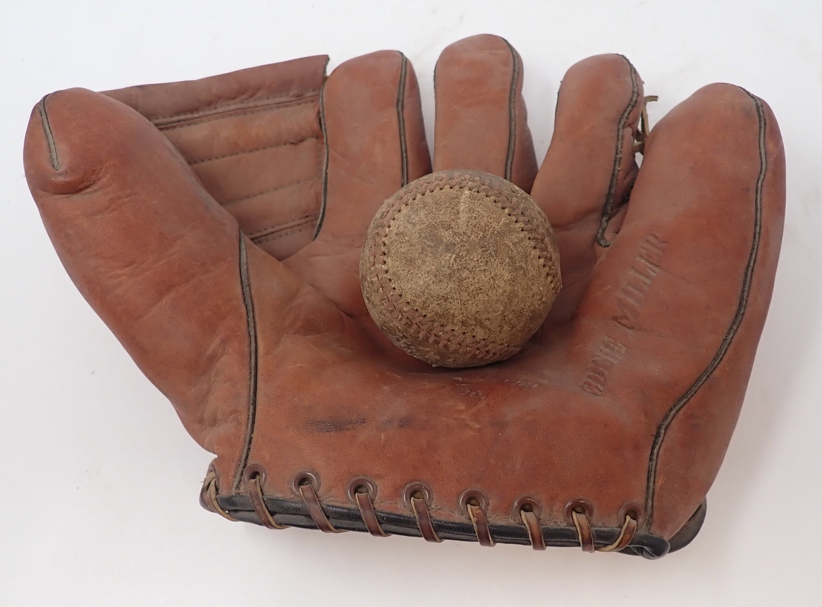 Sonnet Willie Miller 14F Baseball Glove: Shipping available